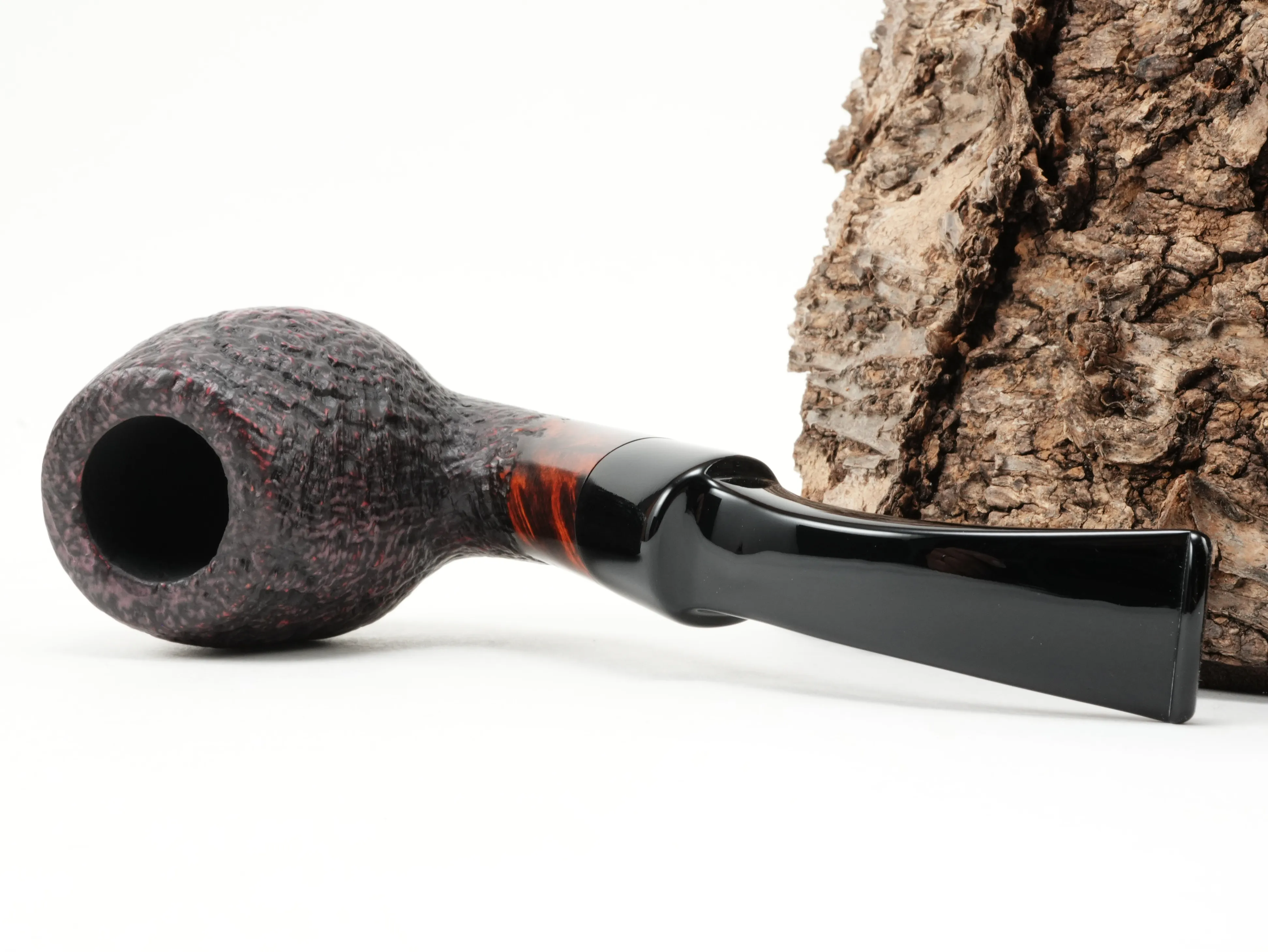 Stanwell Vario 232 Bent Freestyle Pfeife liegend von schräg hinten mit glattem rot-braun poliertem Holmabschnitt