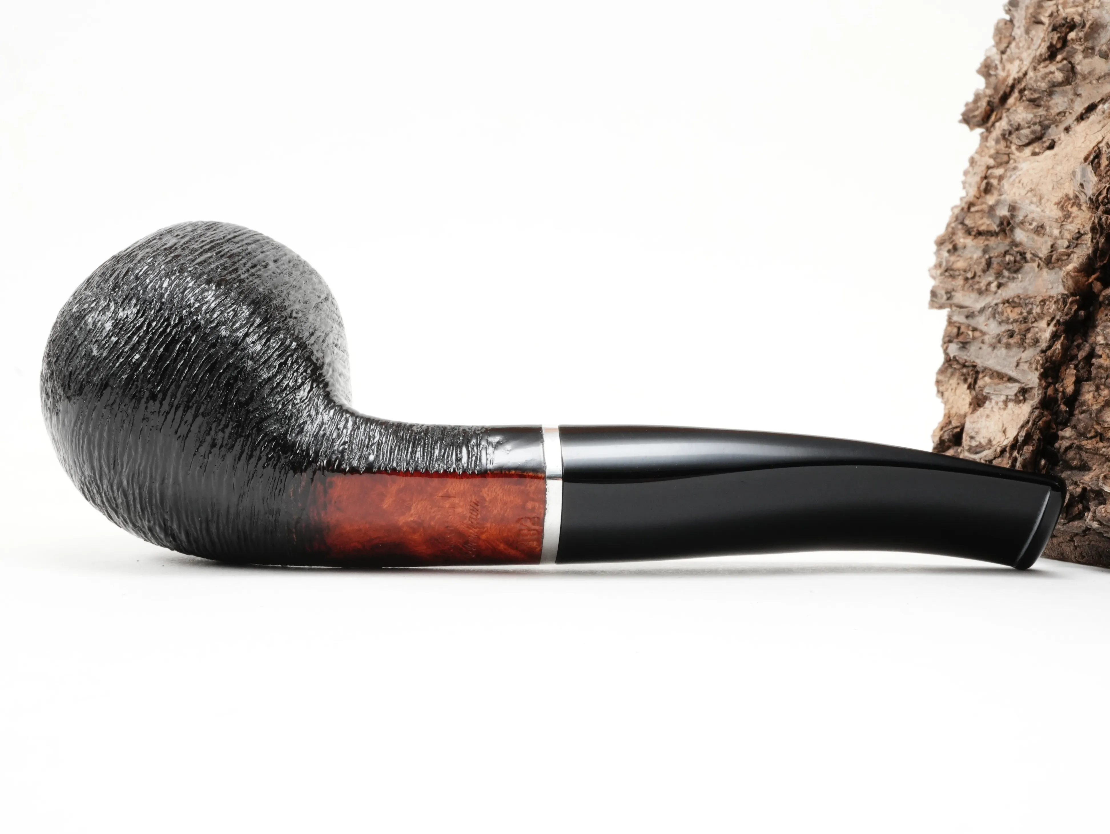 Unterseite der Stanwell København Brushed 182 Pfeife mit glatter rötlicher Fläche und Stempelung Stanwell København 182