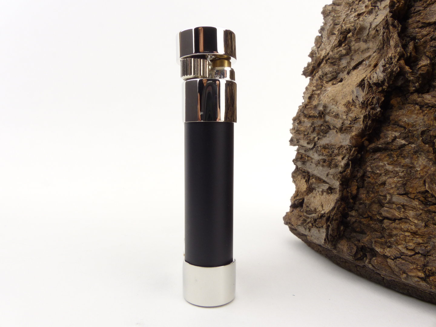 kiribi_Mikazuki_Black_pipe_lighter_2