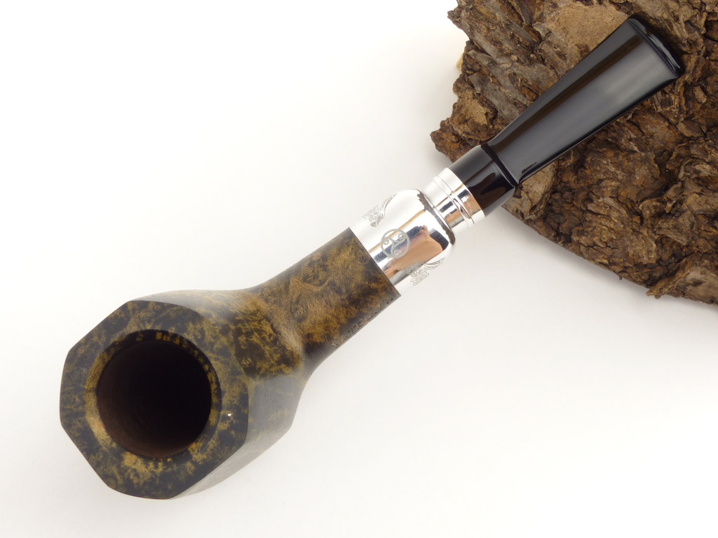 Rattrays_pipe_of_the_year_Jahrespfeife_2023_contrast_3