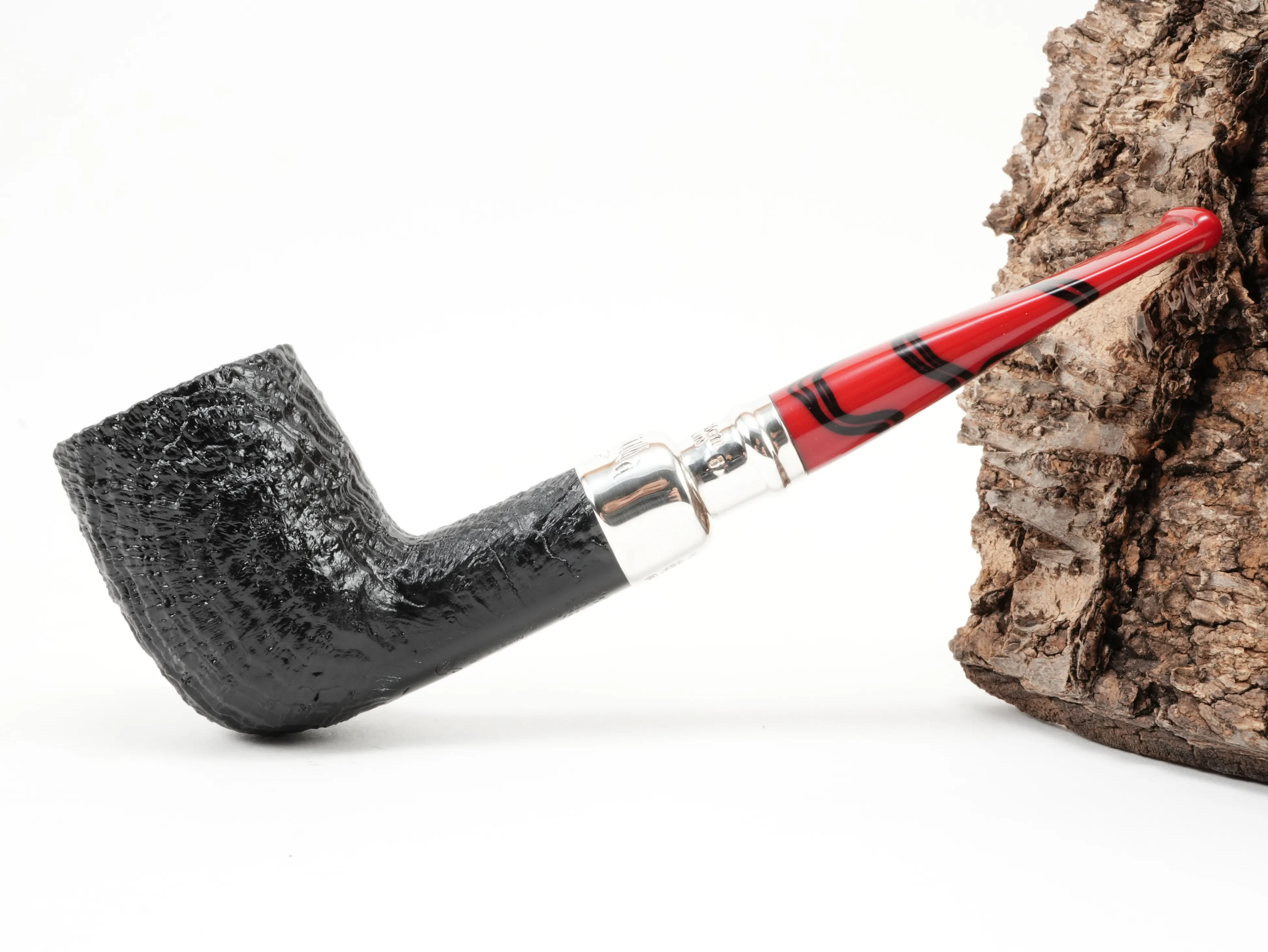 Seitenansicht der geraden Peterson Dracula Spigot Sand 106 Billiard-Pfeife mit schwarzer Sandstrahlung und Spigot-Silbermontage