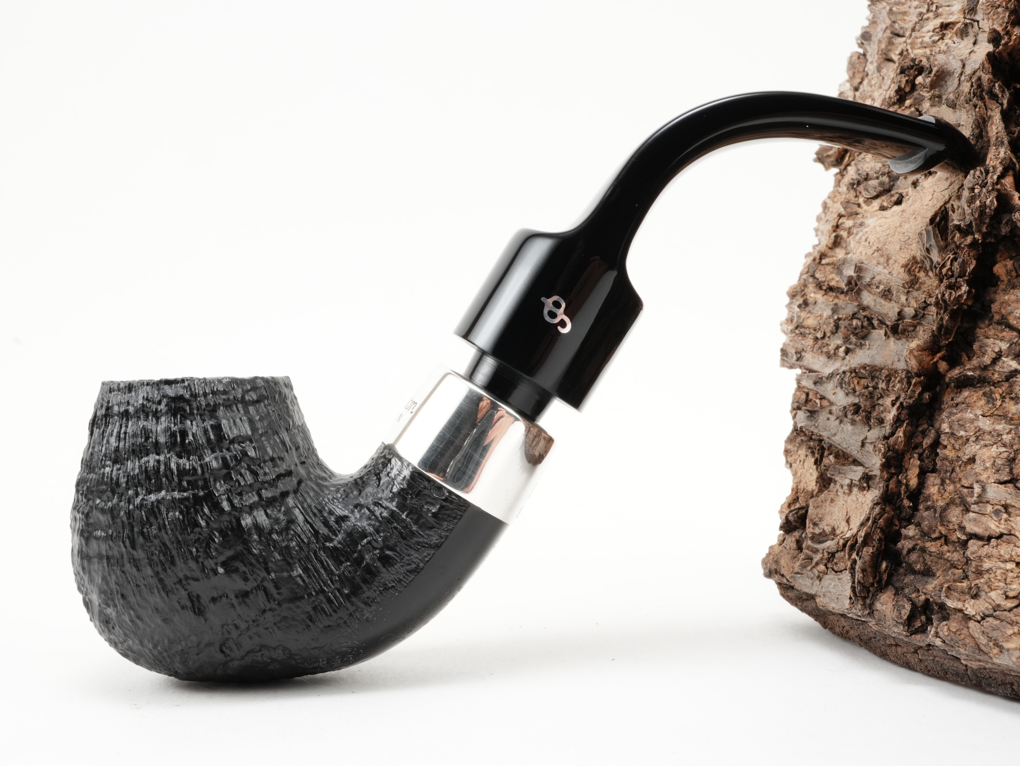 Seitenansicht der Peterson Deluxe System 12,5 Bent-Pfeife mit System-Spalt am Silberring