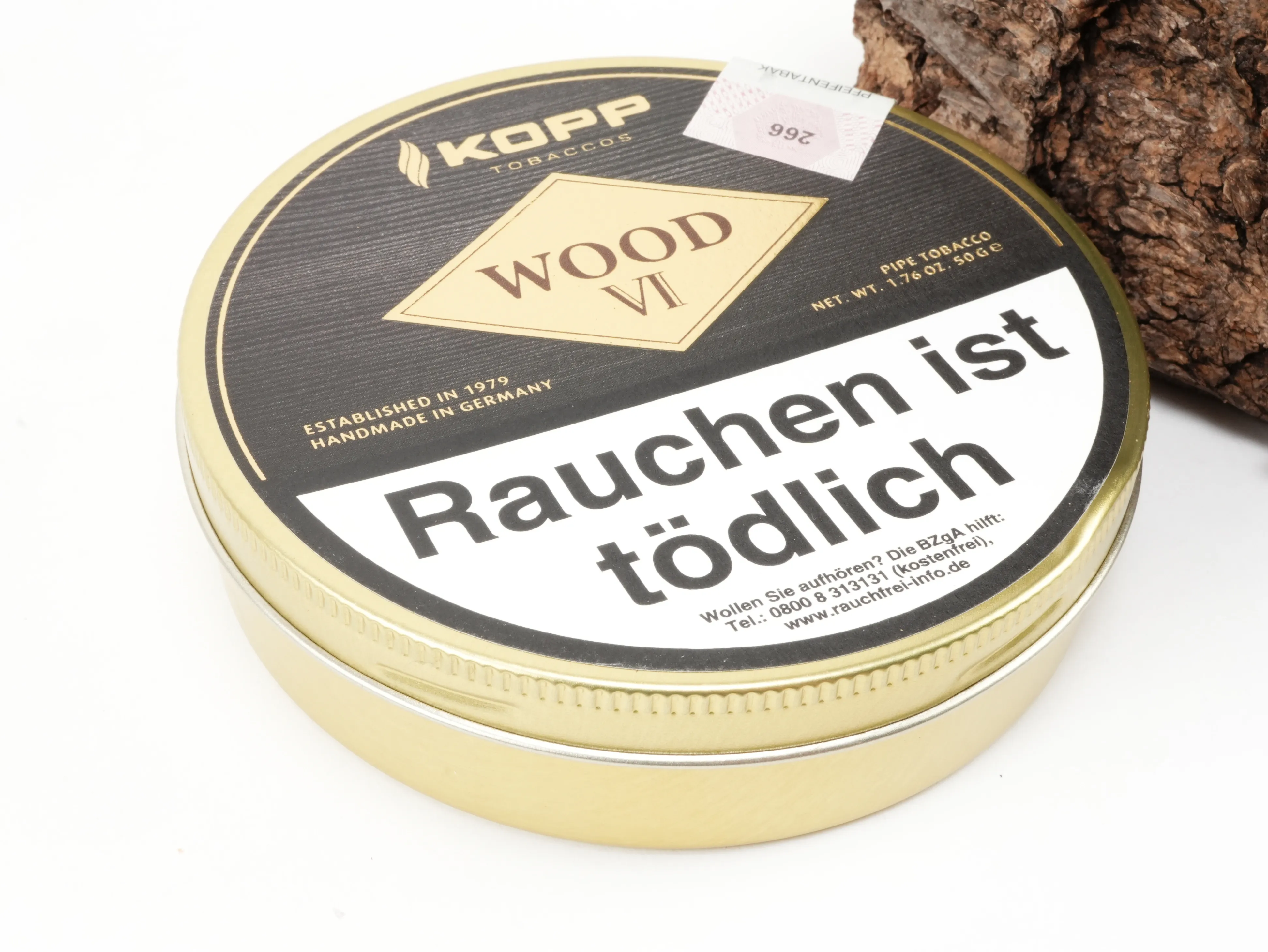 Schräge Perspektivansicht der geschlossenen Kopp Wood VI Tabakdose mit Banderole