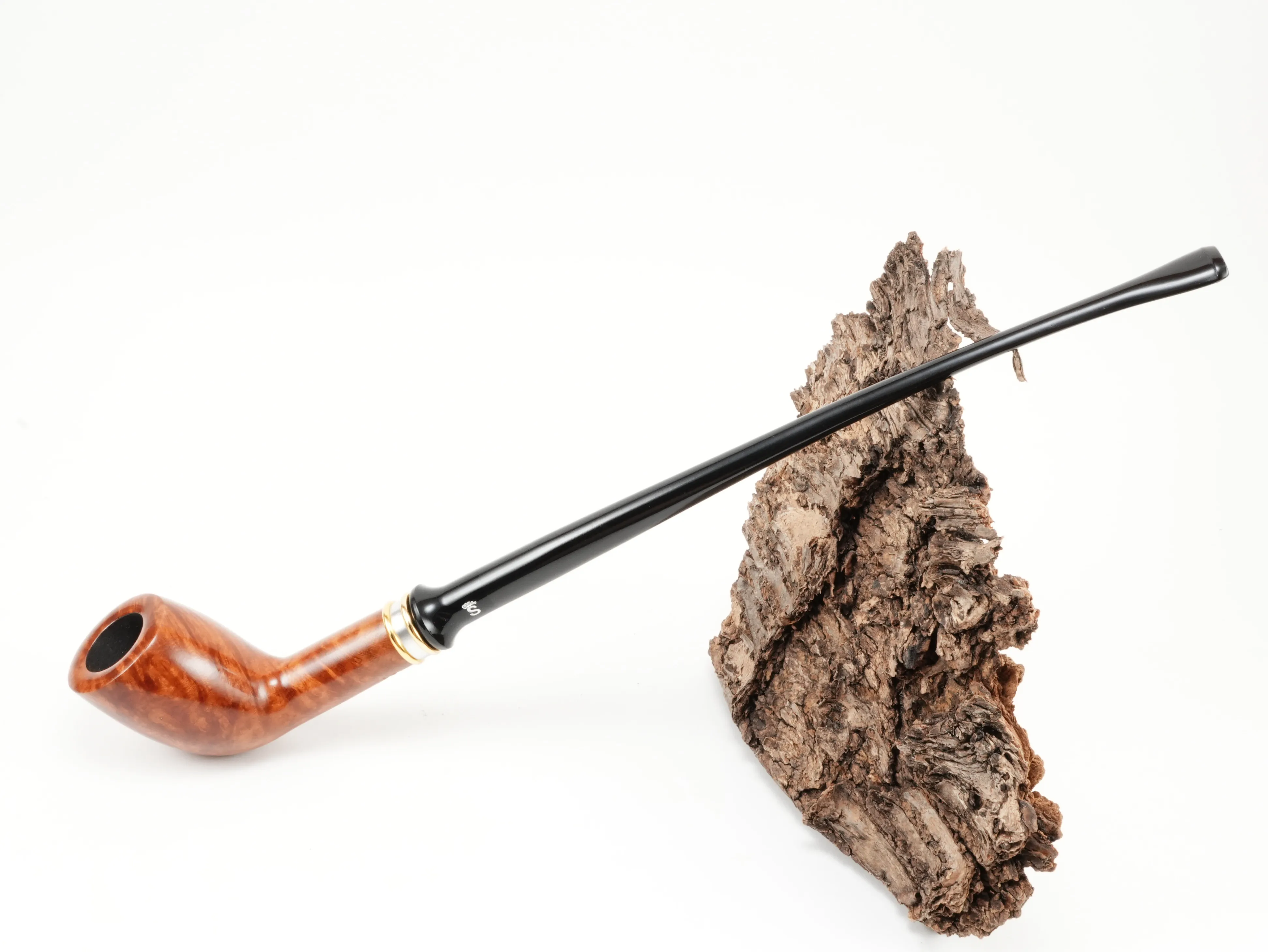 Stanwell H.C. Andersen Light 1 Lesepfeife aus hellem Bruyère im Albert-Shape mit langem Ebonitmundstück – Titelbild schräg von oben