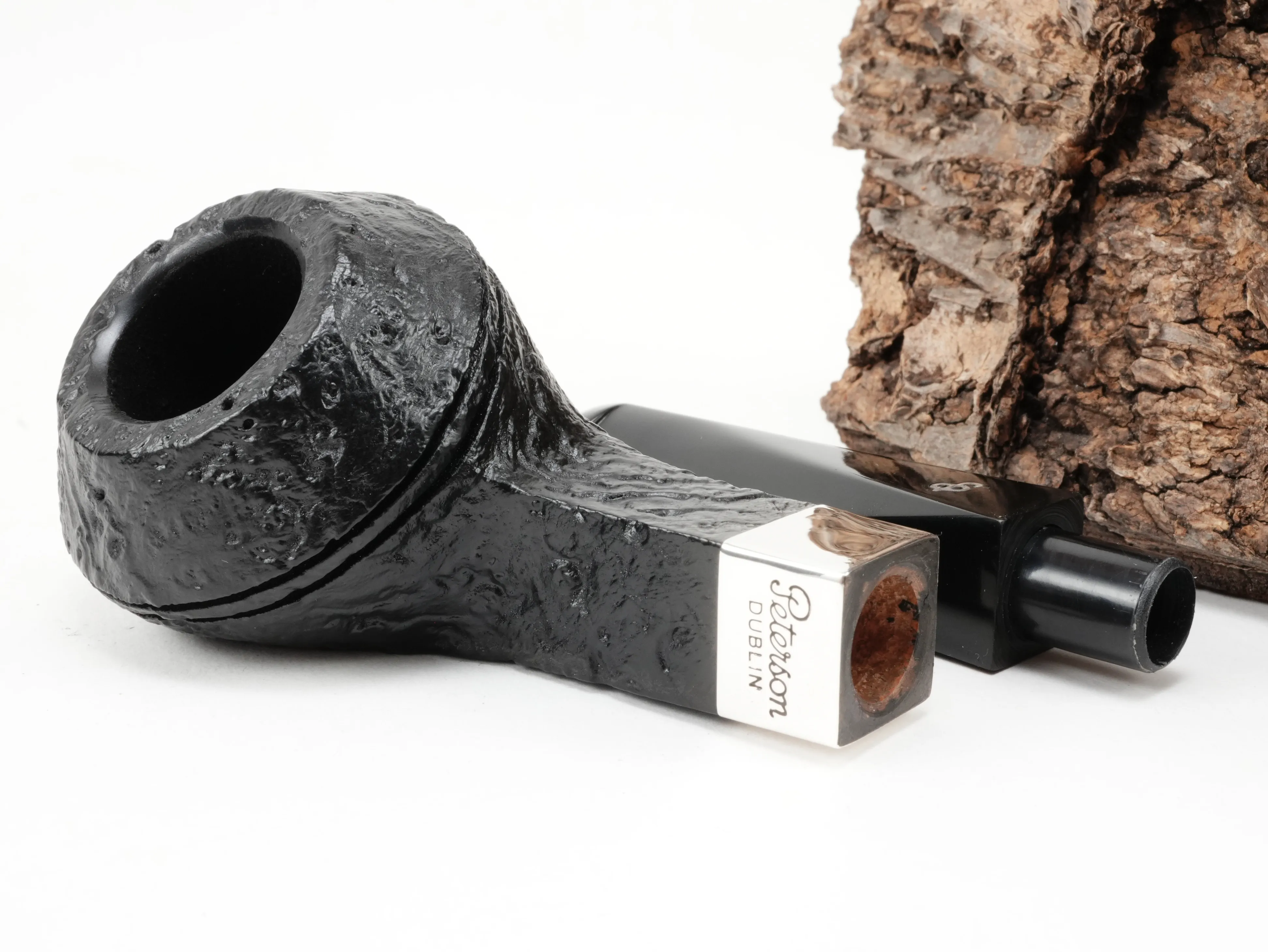 Zerlegte sandgestrahlte Peterson Pipe of the Year 2026 Sandblast mit Blick auf den Holm mit Silberring
