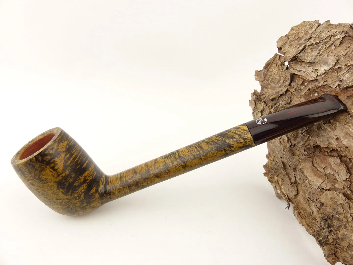 Rattray's Harpoon Pfeife contrast