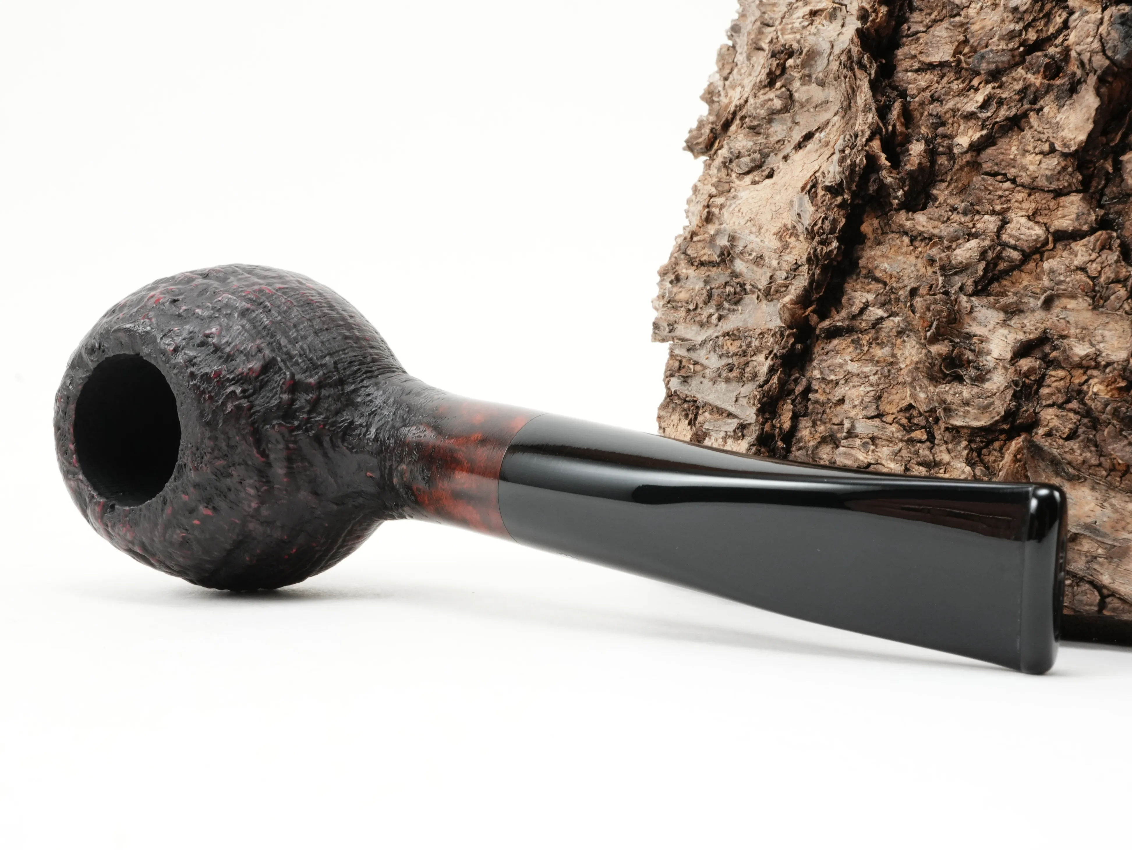 Stanwell Vario 109 Half-Bent Brandy Pfeife liegend von schräg hinten mit glattem rot-braun poliertem Holmabschnitt
