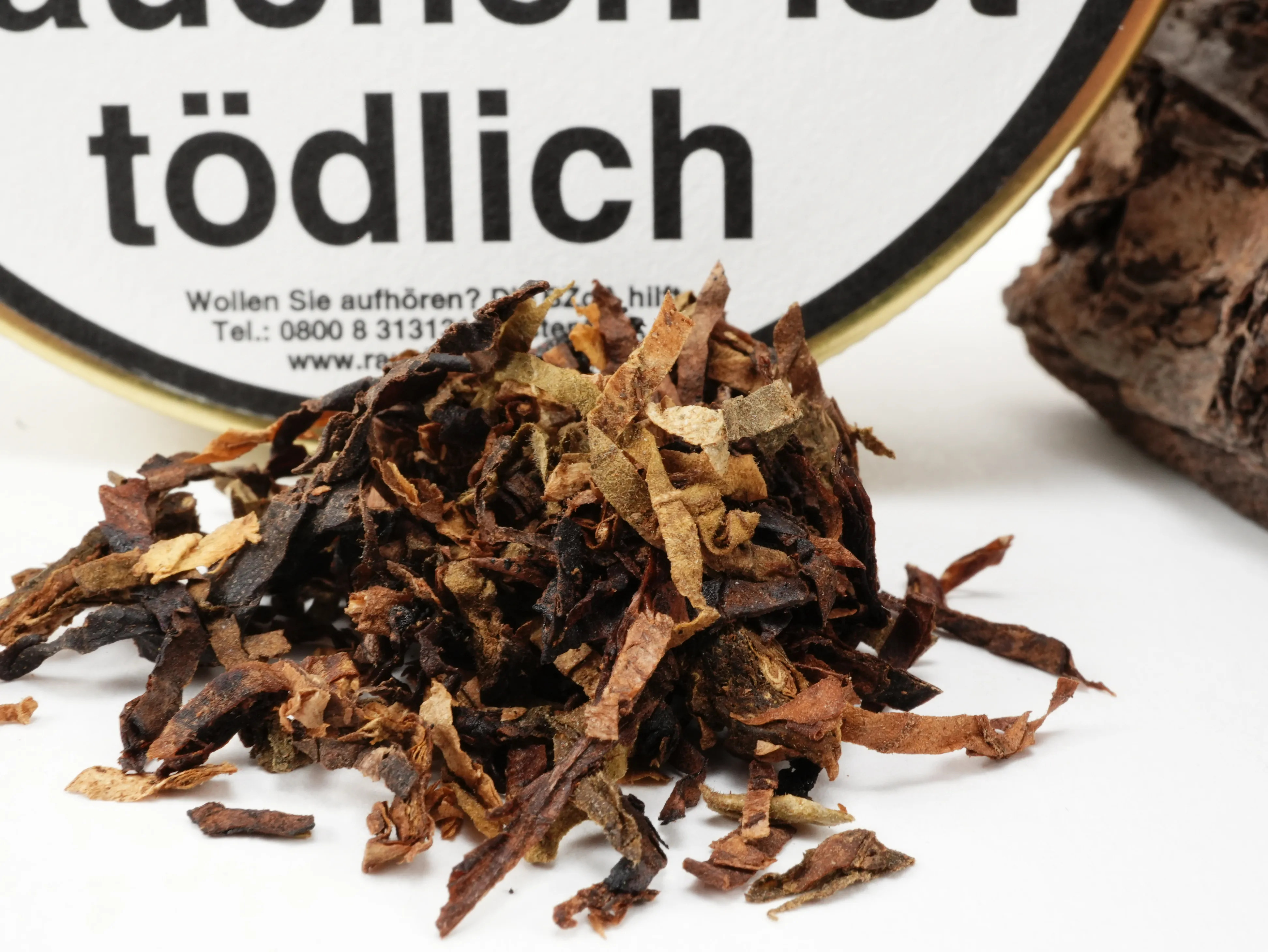 Nahaufnahme der Kopp Wood IV Tabakmischung aus Izmir Latakia, Orient, Flue Cured Virginia, Burley und Perique