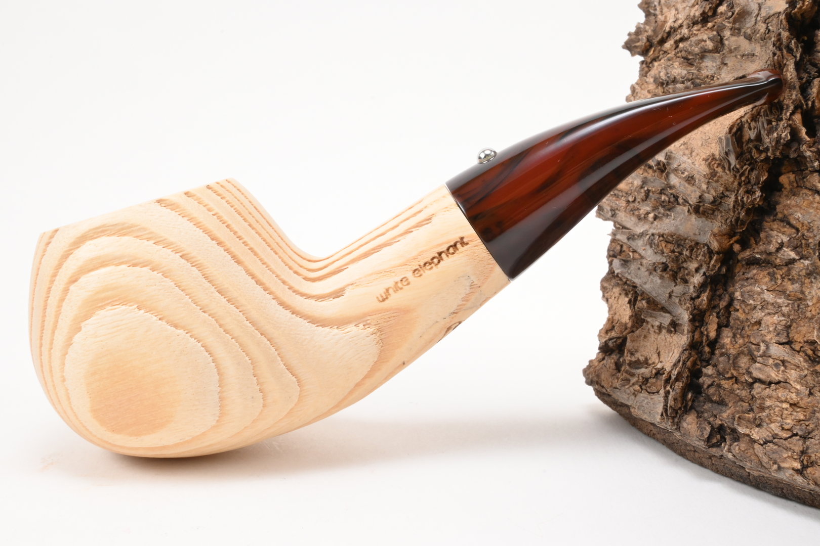 white_elephant_pipe_pfeife_etosha_2_2_1