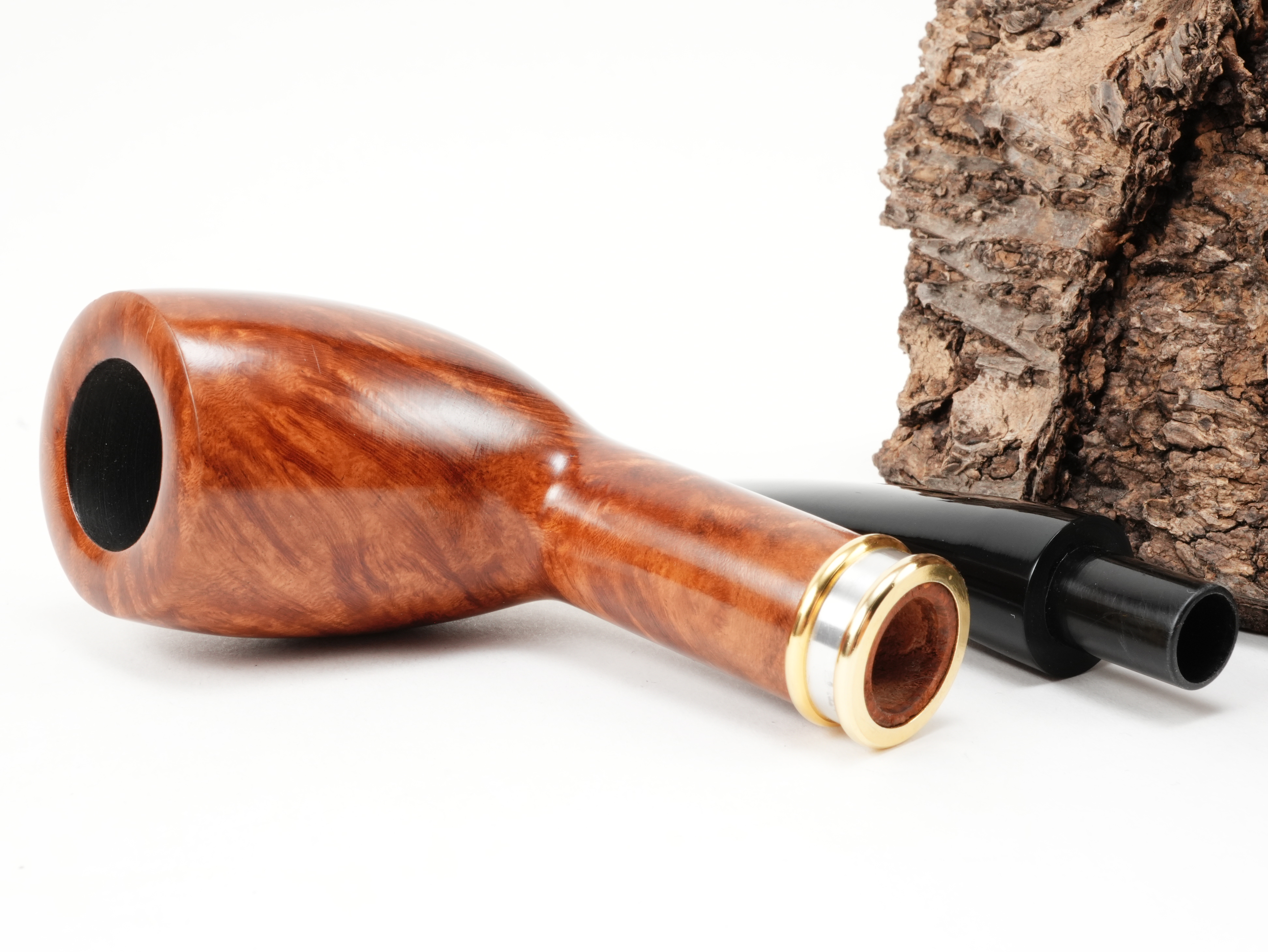 Zerlegte Stanwell H.C. Andersen Light 1 mit Blick auf die 9mm Filterbohrung im Holm mit Metallring und den Mundstückzapfen