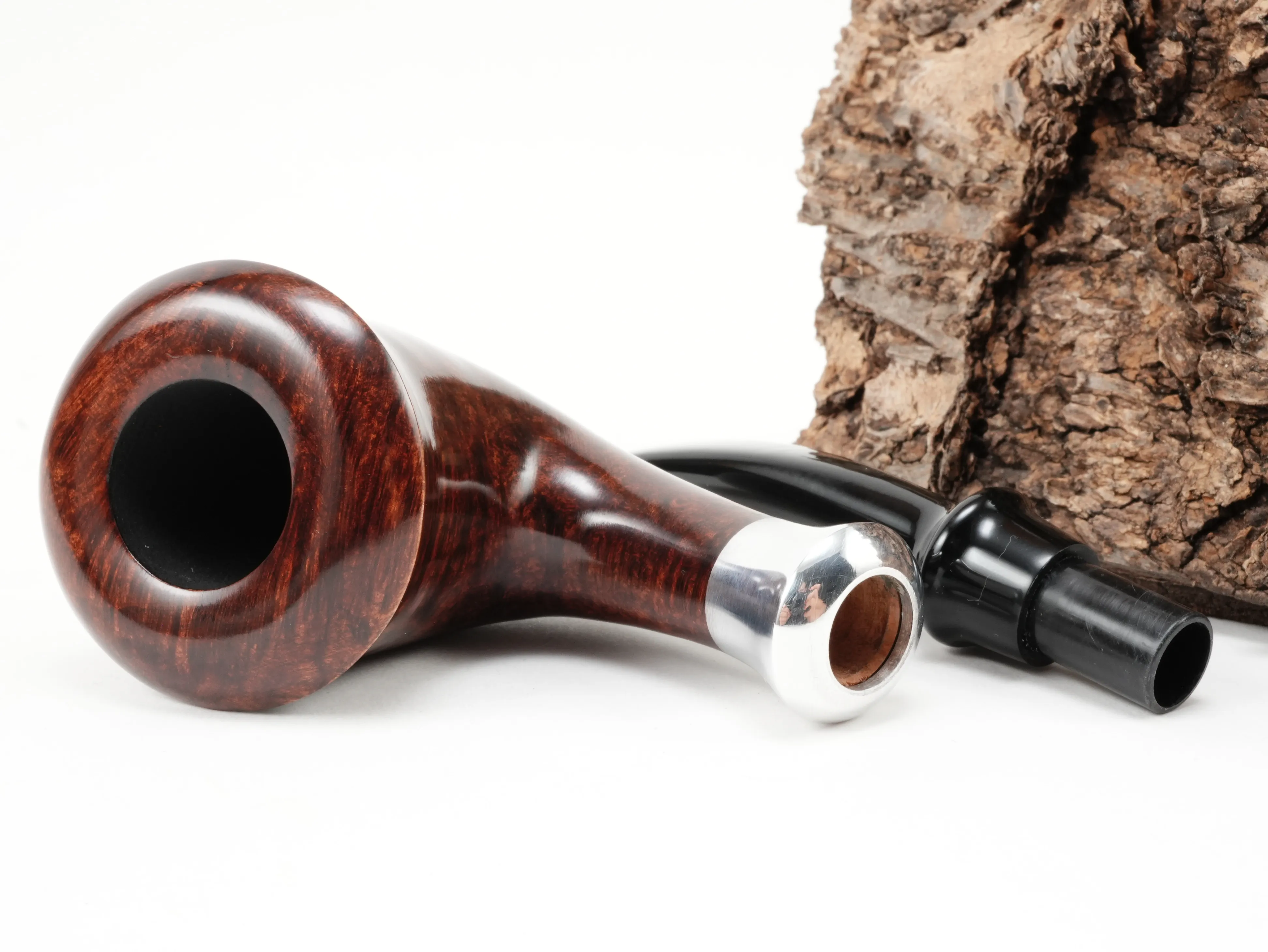Zerlegte Stanwell H.C. Andersen Calabash mit Blick auf die 9mm Filterbohrung im Holm und den Zapfen des kurzen Mundstücks