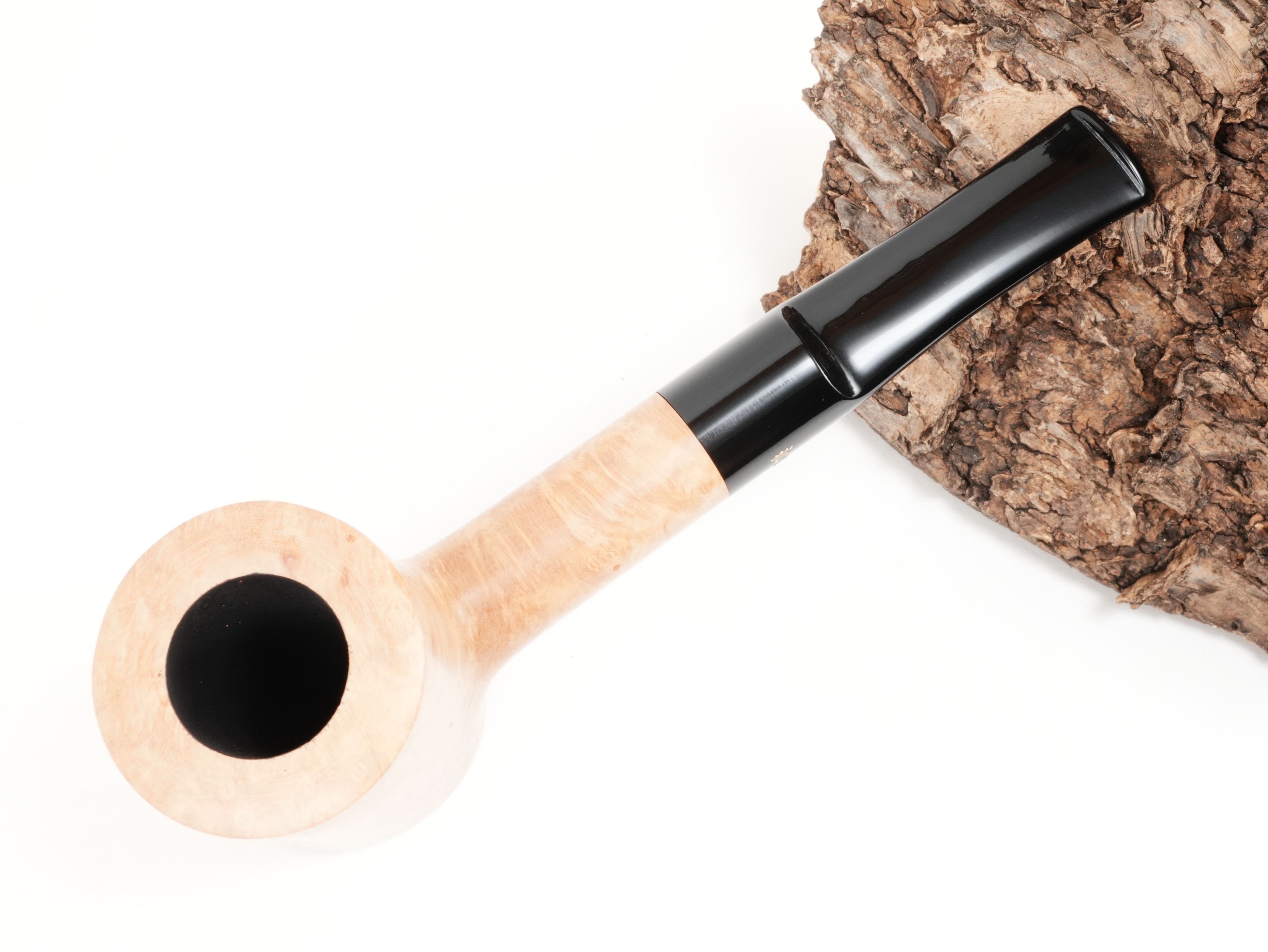 Stehende Stanwell Authentic Natural 207 in der Draufsicht mit Blick auf den zylindrischen Pfeifenkopf und die Tabakkammer