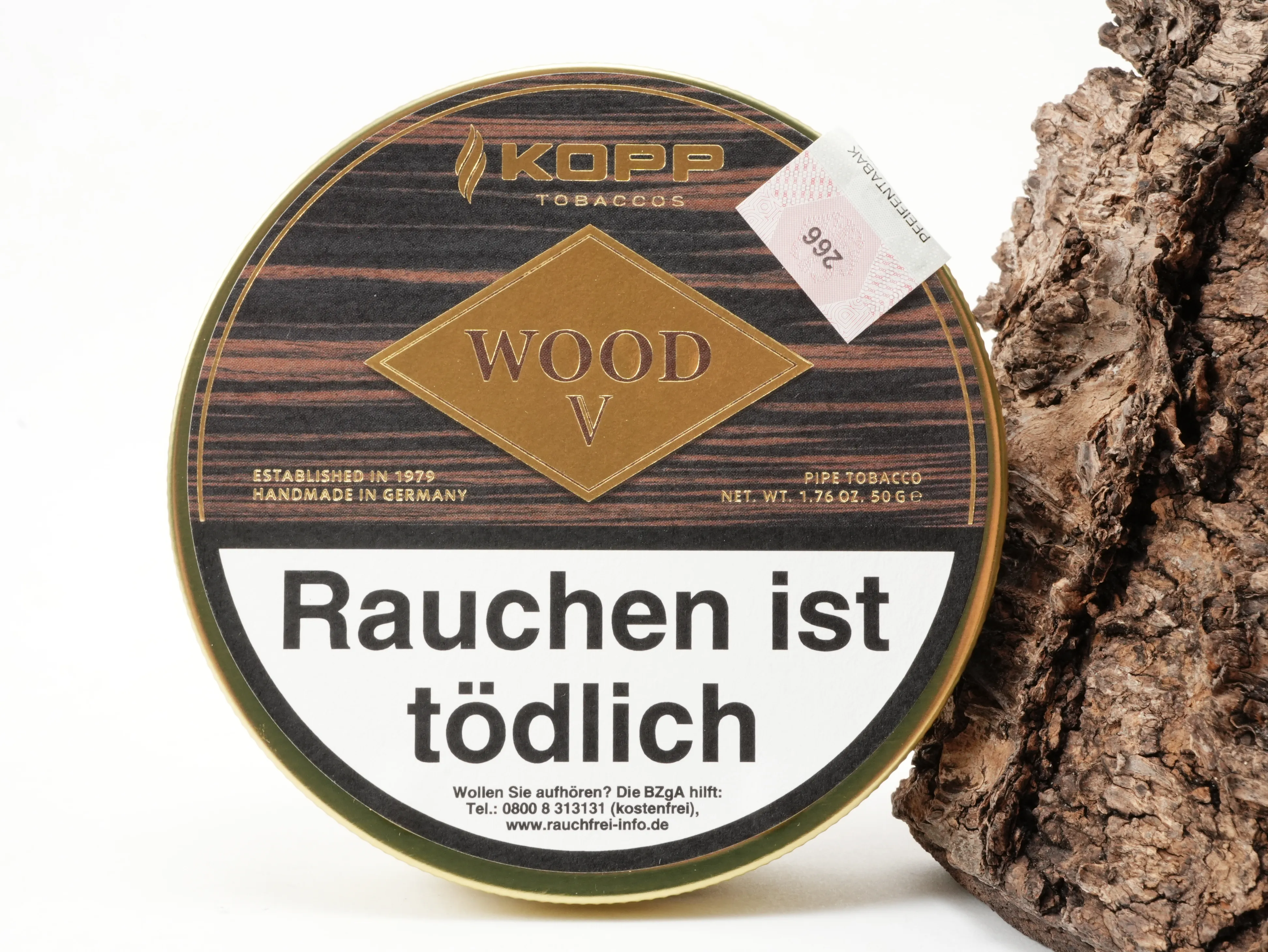 Runde Kopp Wood V Pfeifentabak Dose in dunkler Holzoptik vor Rindenhintergrund – Titelbild