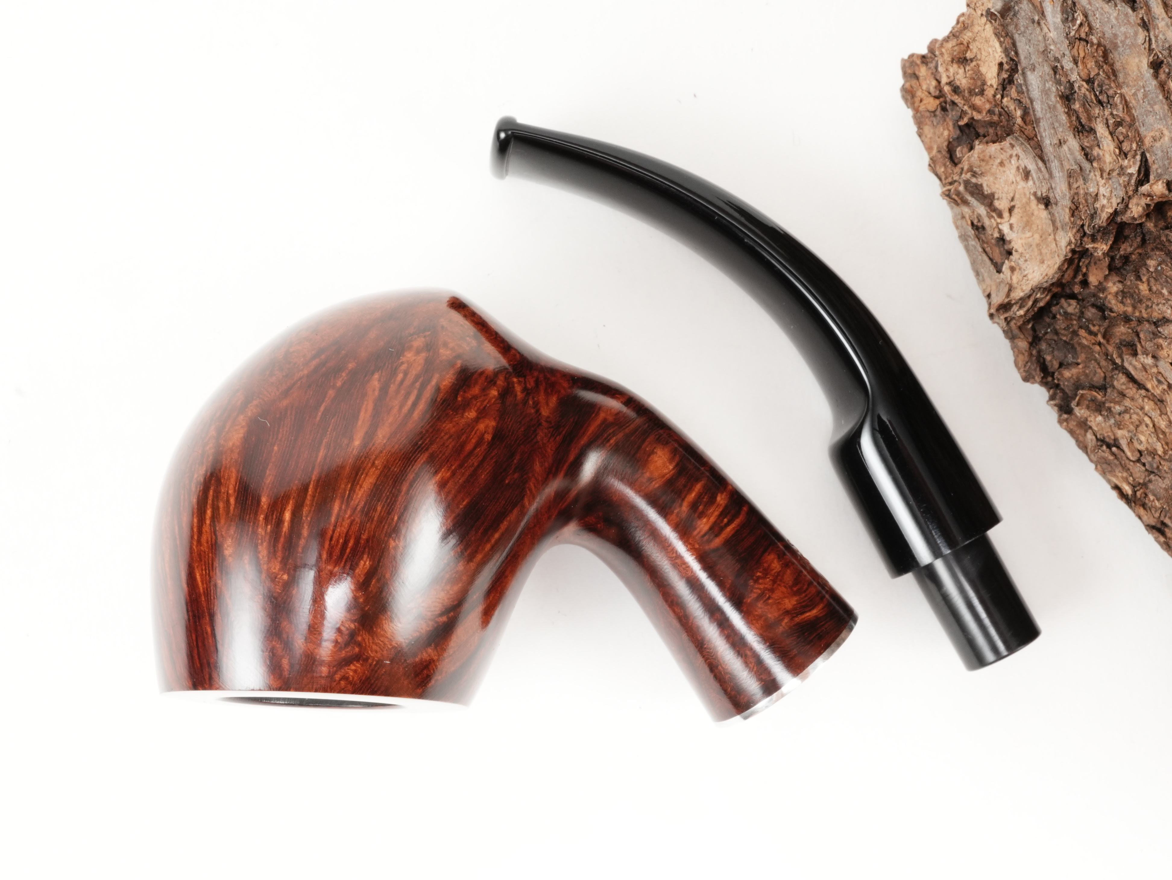 Draufsicht auf die zerlegte Stanwell H.C. Andersen Braun 7 mit getrenntem dunkelbraunem Bruyèrekopf und kurzem Acrylmundstück