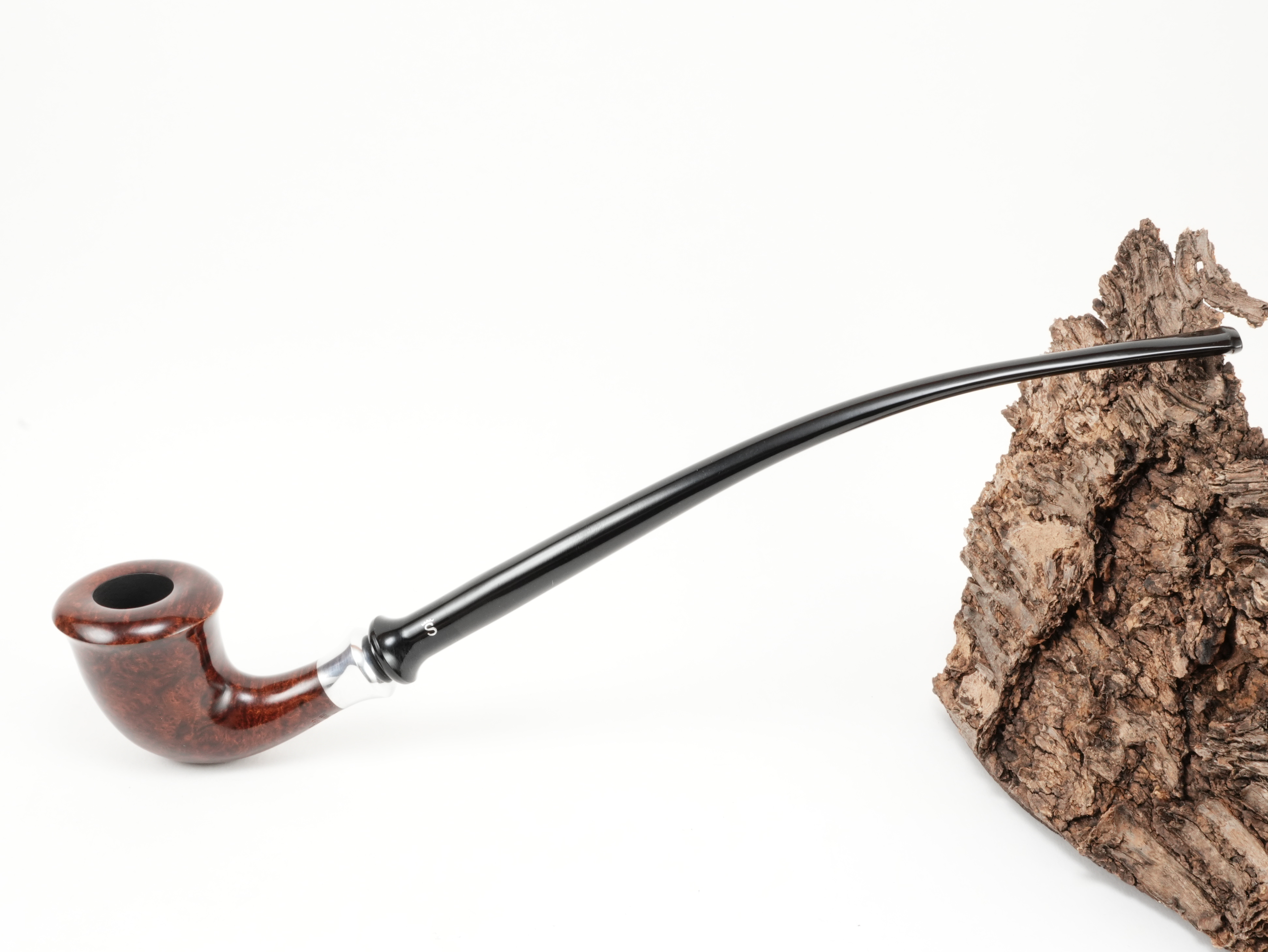 Stanwell H.C. Andersen Calabash Lesepfeife mit langem Ebonitmundstück und Metallring – Titelbild schräg von oben