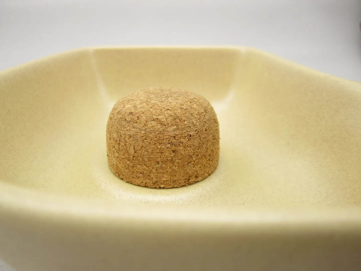 Pfeifenaschenbecher Pfeifenform beige – Produktbild 3