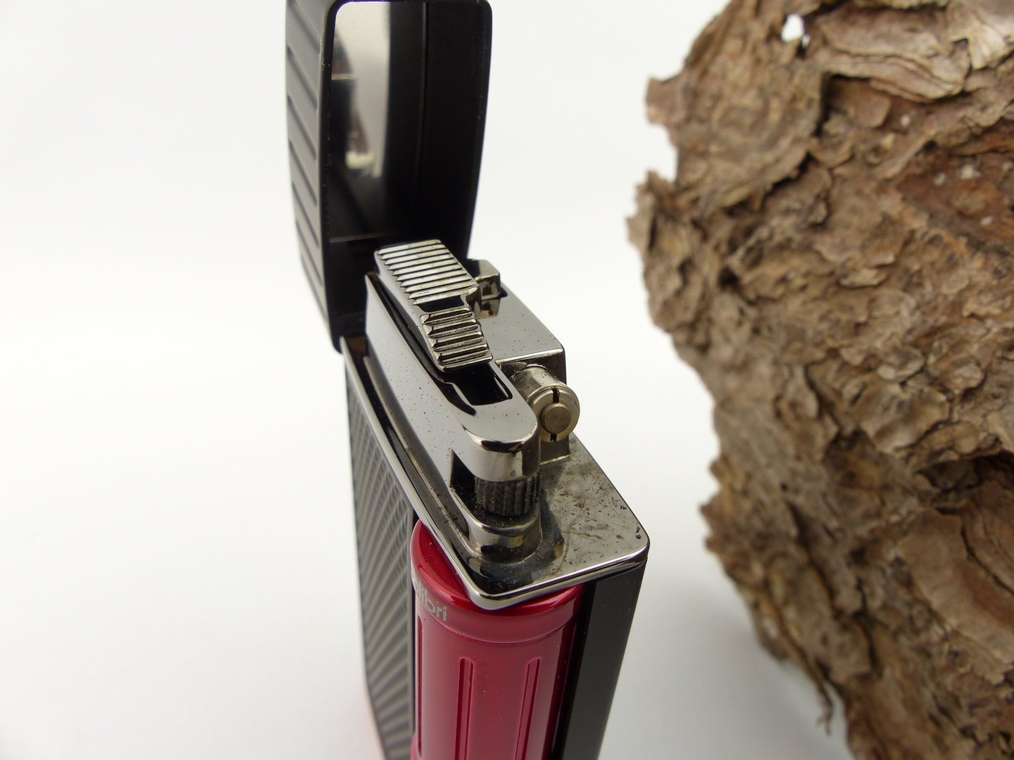 colibri_pfeifenfeuerzeug_schwarz_rot_295057_7