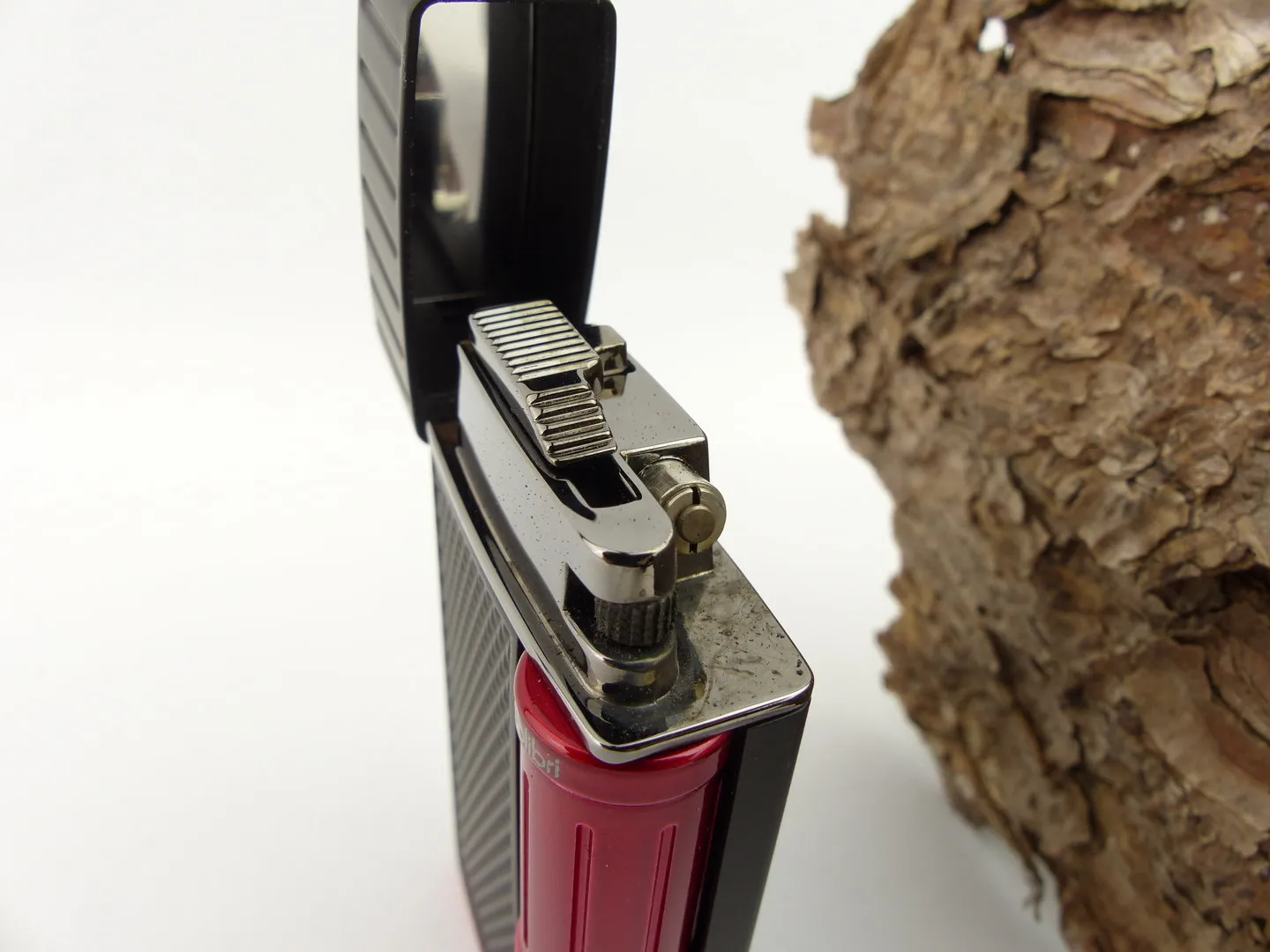 colibri_pfeifenfeuerzeug_schwarz_rot_295057_7