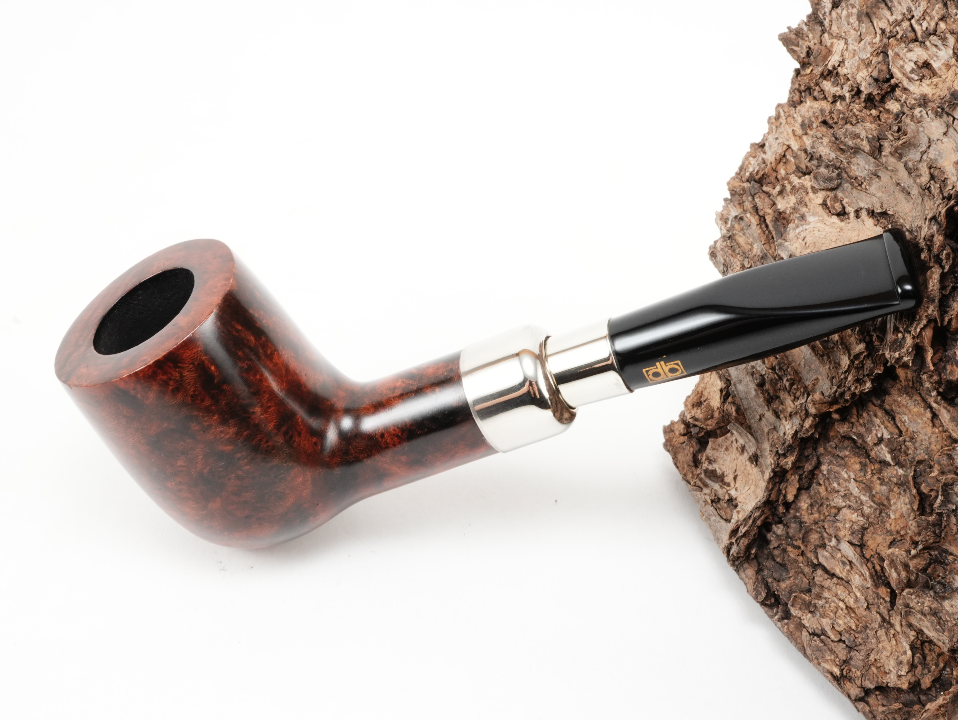 Glatt polierte rotbraune db Design Berlin Captain 050 Pfeife Billiard mit Spigot-Steckverbindung und schwarzem Acrylmundstück – Titelbild schräg von oben