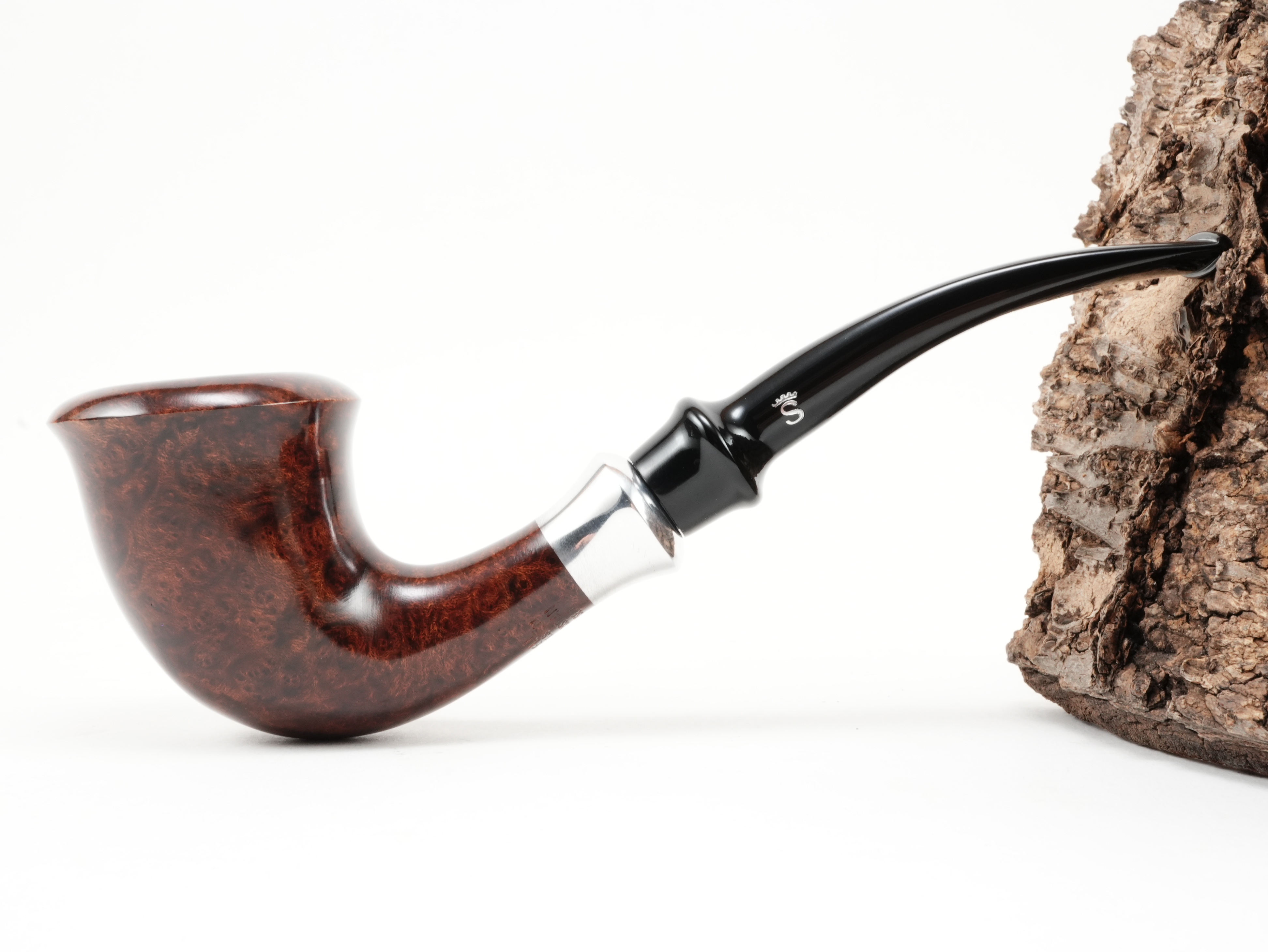 Seitenansicht der Stanwell H.C. Andersen Calabash Half-Bent Pfeife mit glattem dunkelbraunem Finish und kurzem Mundstück