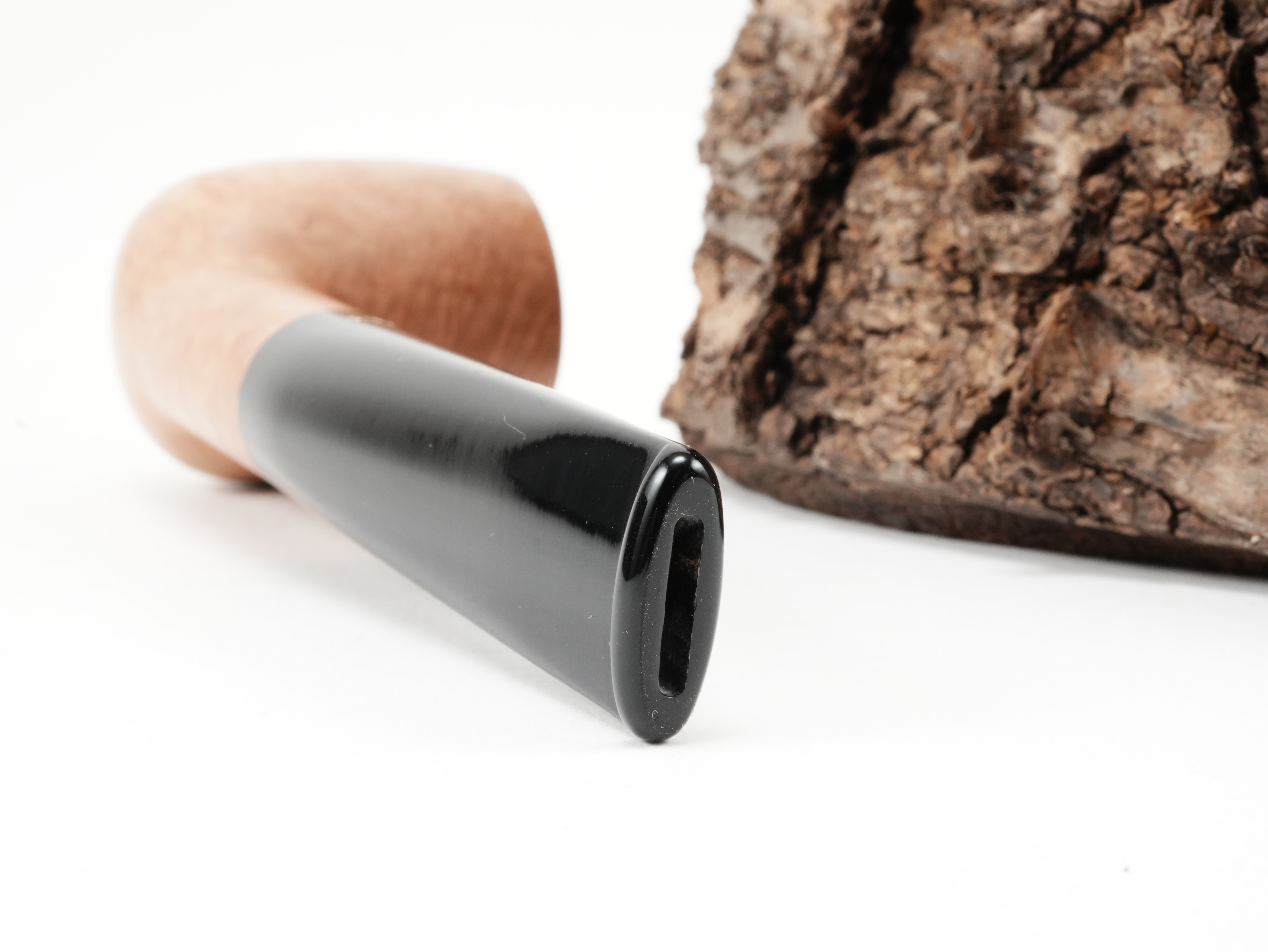 Nahaufnahme des schwarzen Acrylmundstücks der Stanwell Authentic Natural 88 mit Bissstelle von hinten