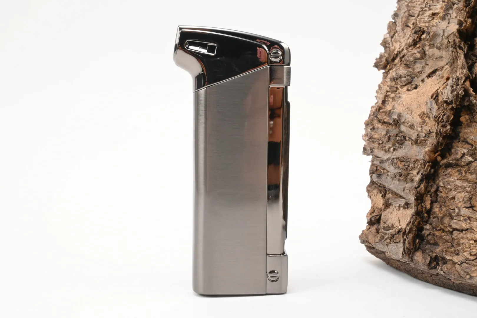 sky_pipe_lighter_james_gun_1