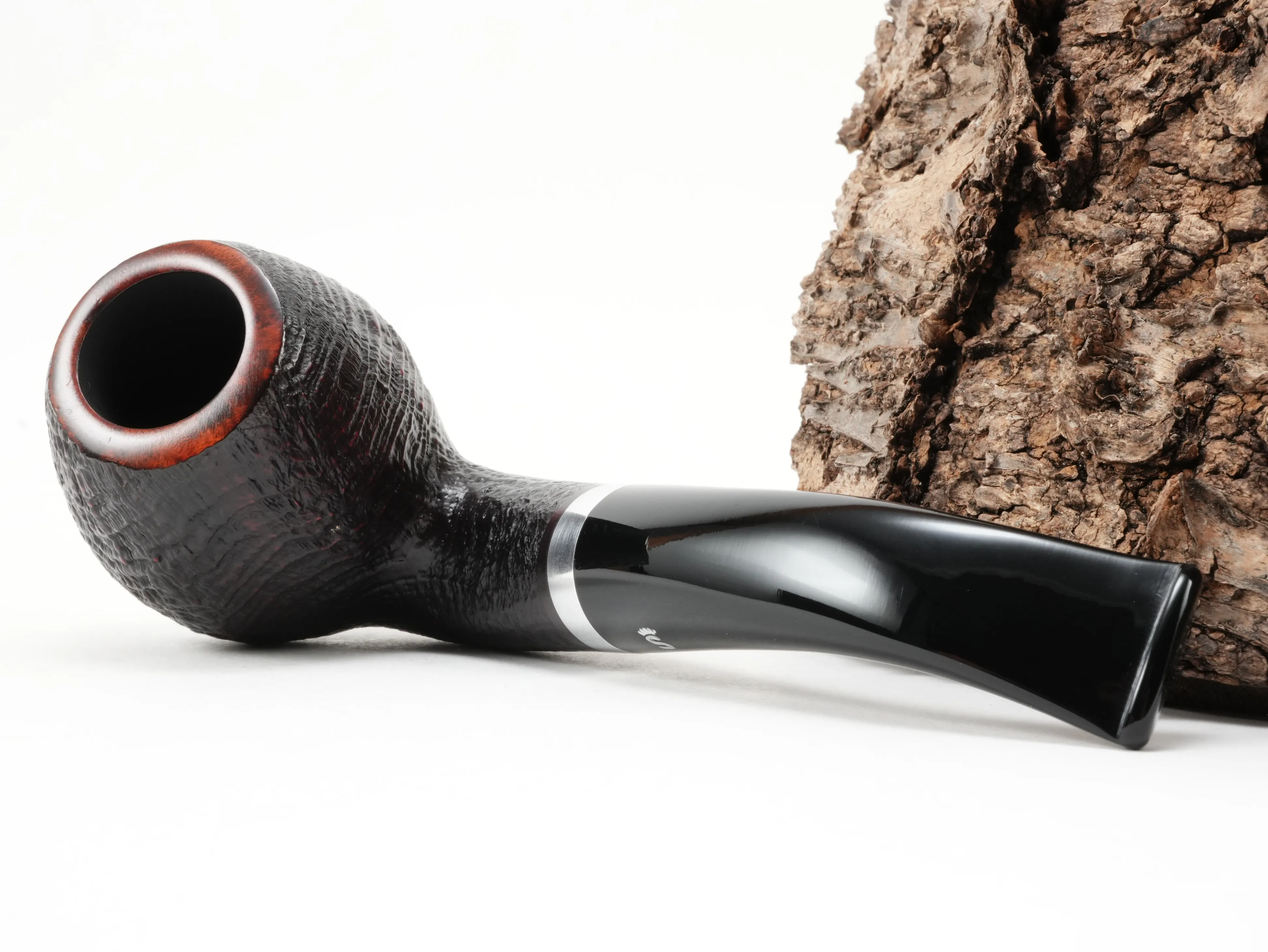 Stanwell København 185 Bent Apple Pfeife liegend von schräg hinten mit Blick auf den Aluminiumring am Holm