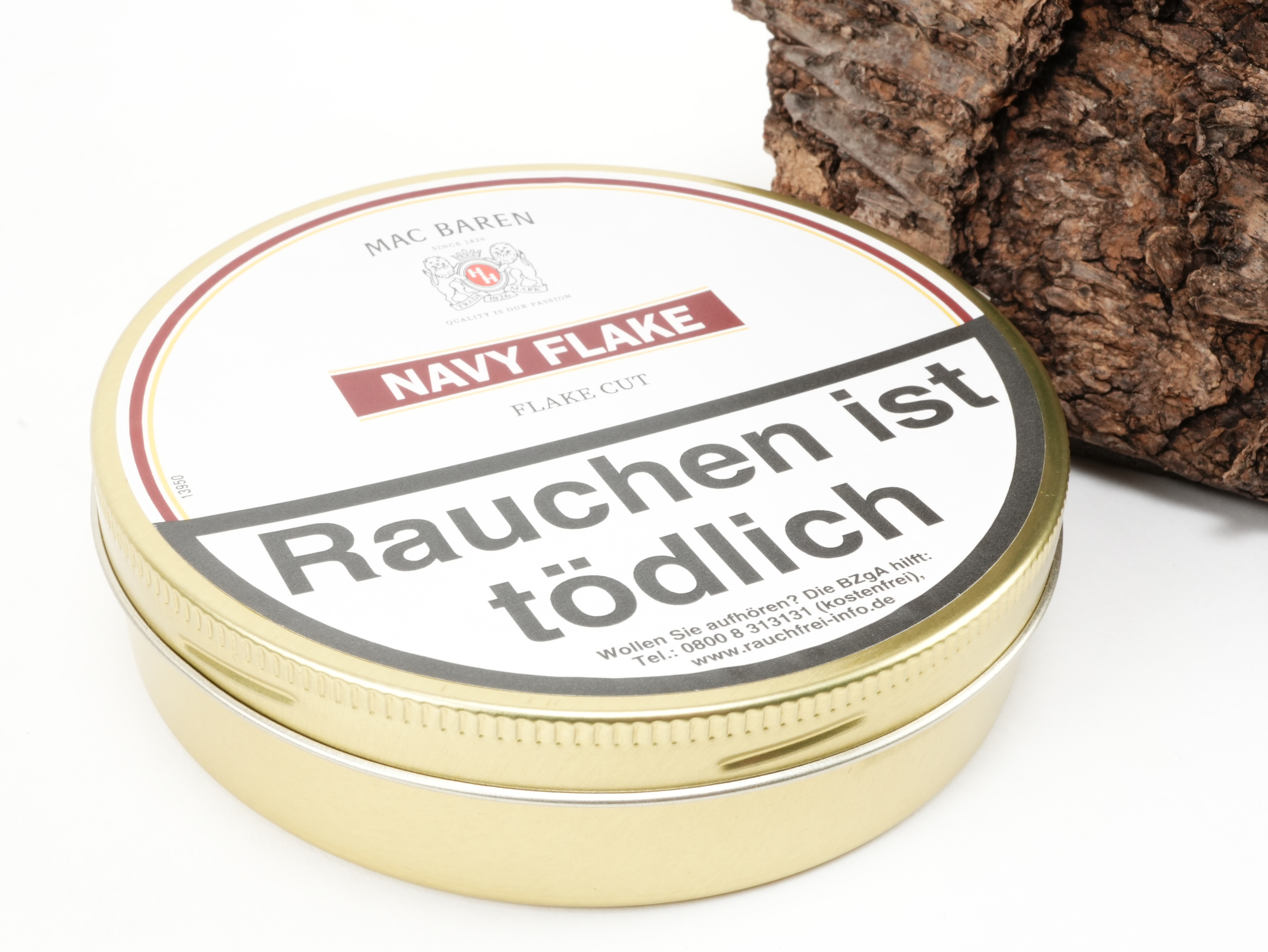 Schräge Ansicht der runden 50g Metalldose Mac Baren Navy Flake Cut Pfeifentabak