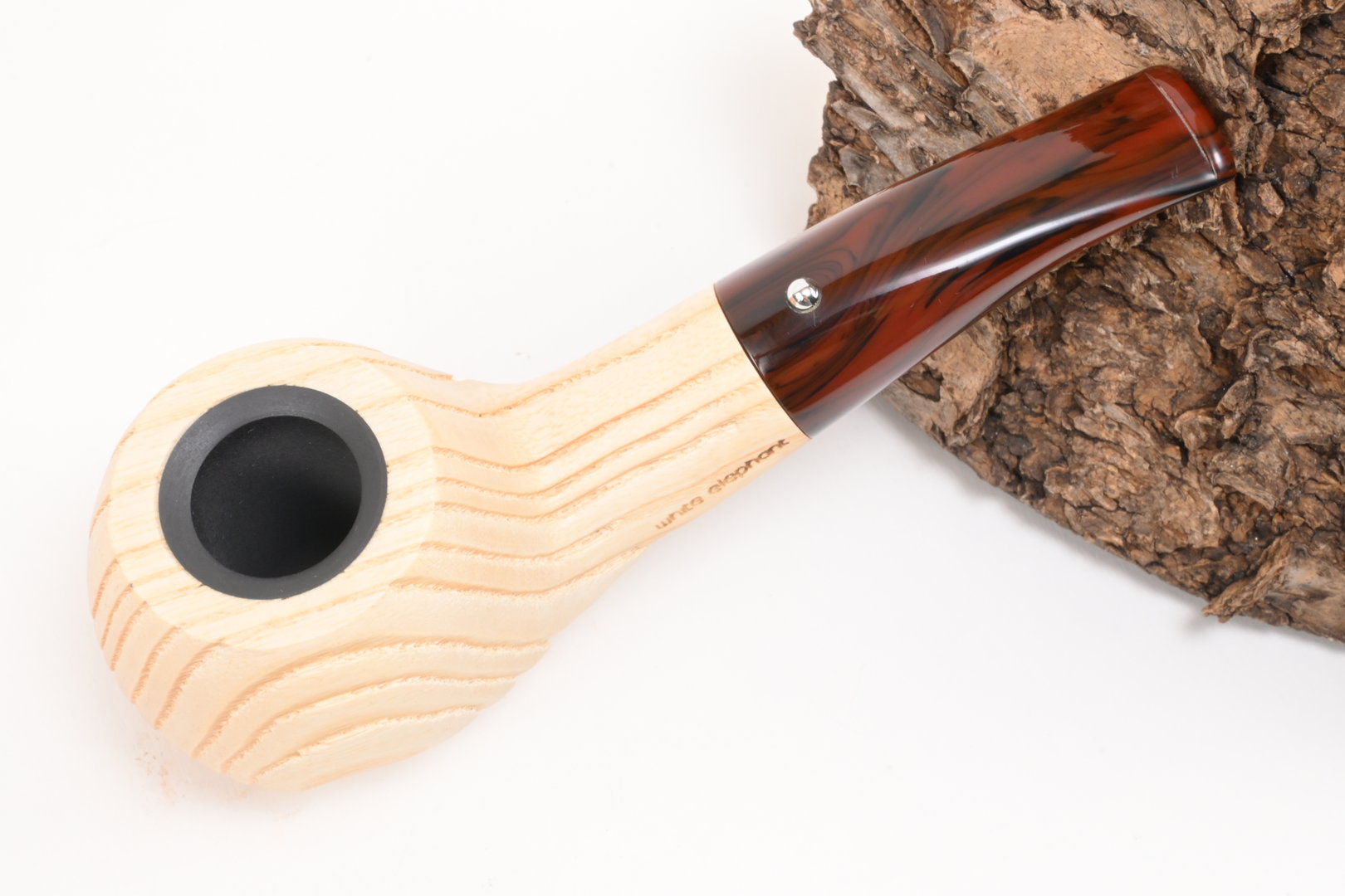 white_elephant_pipe_pfeife_etosha_2_3_1