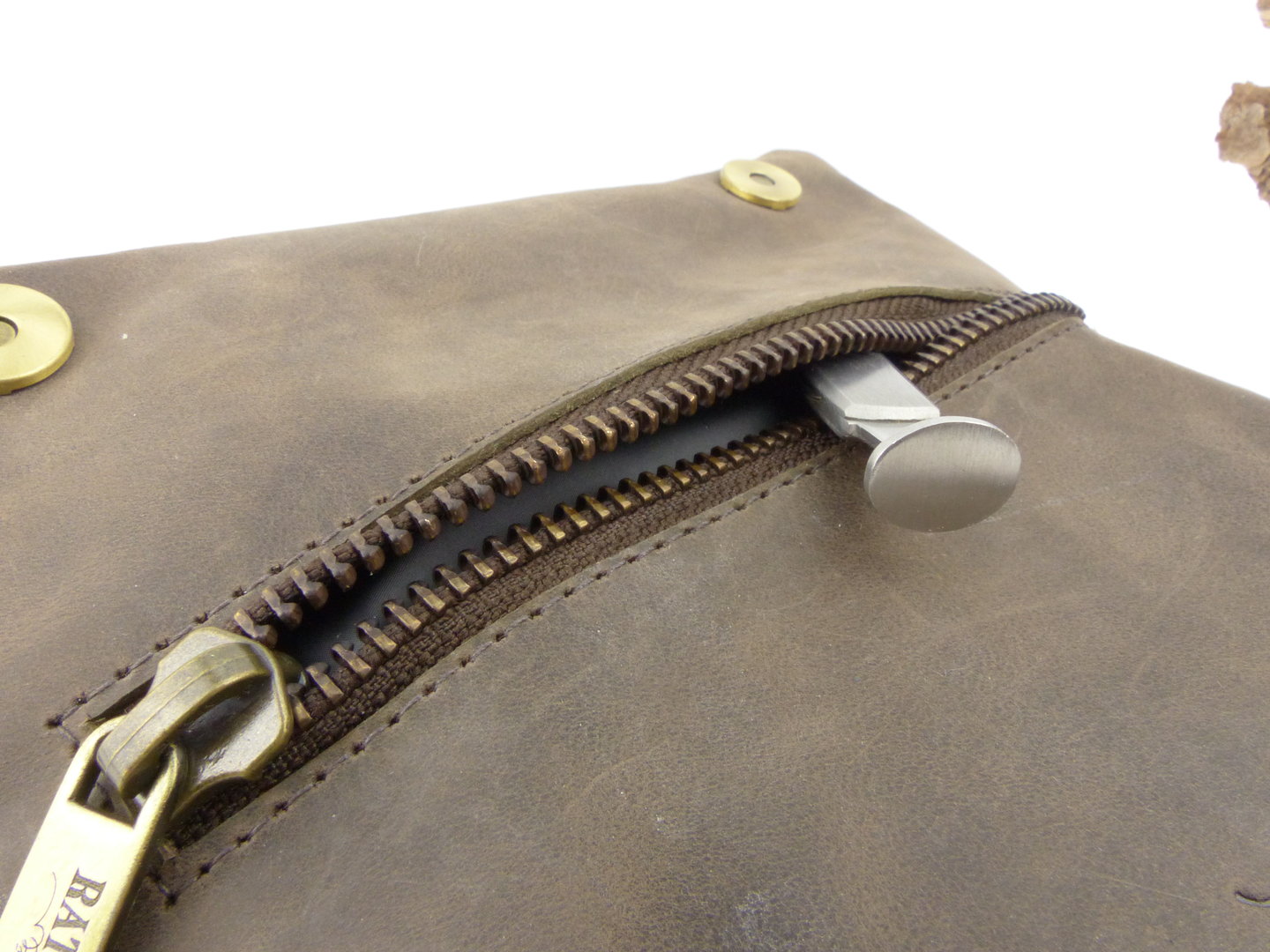 rattrays_pfeifentasche_peat_cp1_5