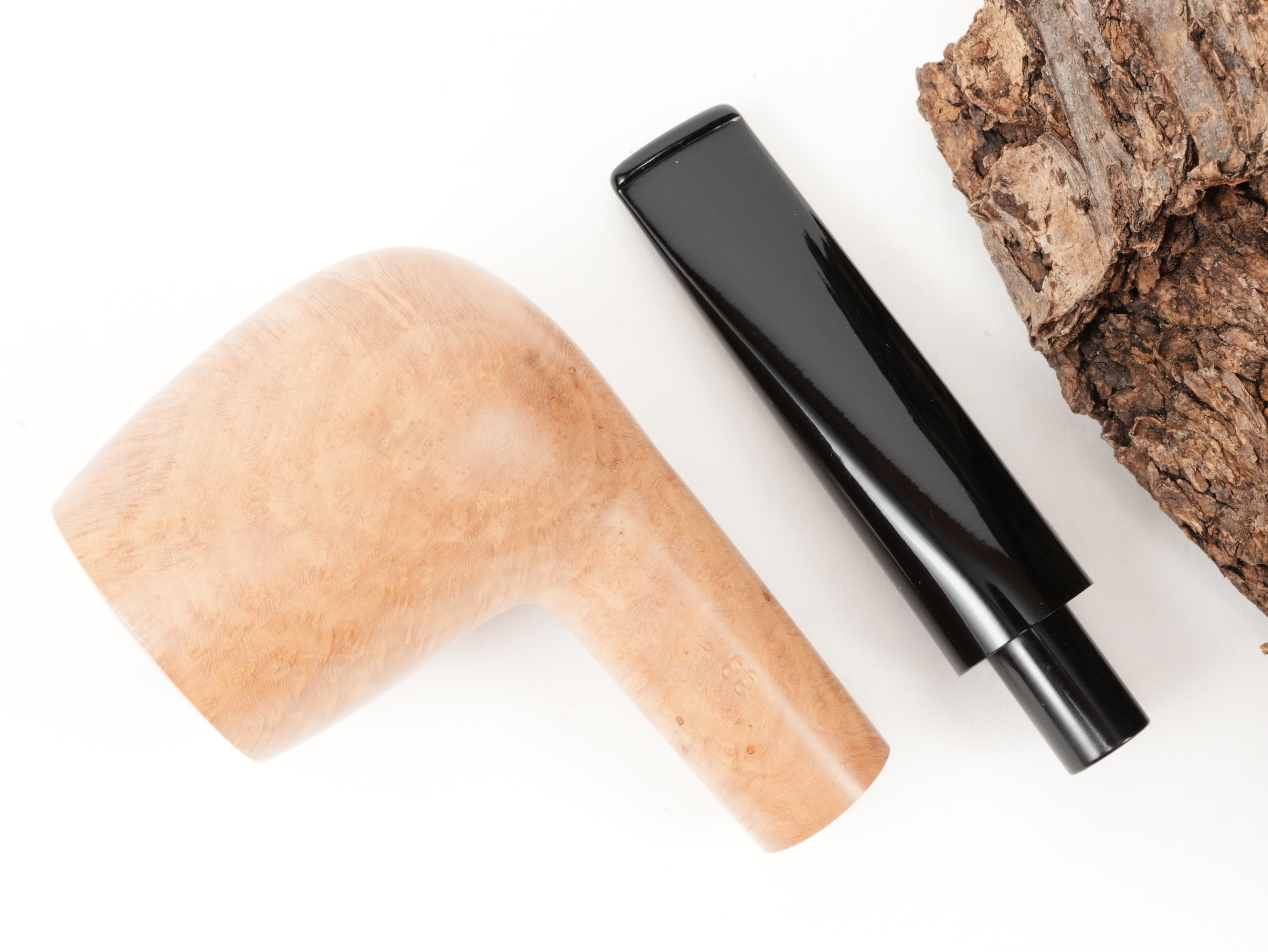 Draufsicht auf die zerlegte Stanwell Authentic Natural 88 mit eingeprägter Shape-Nummer 88 auf der rechten Holmseite