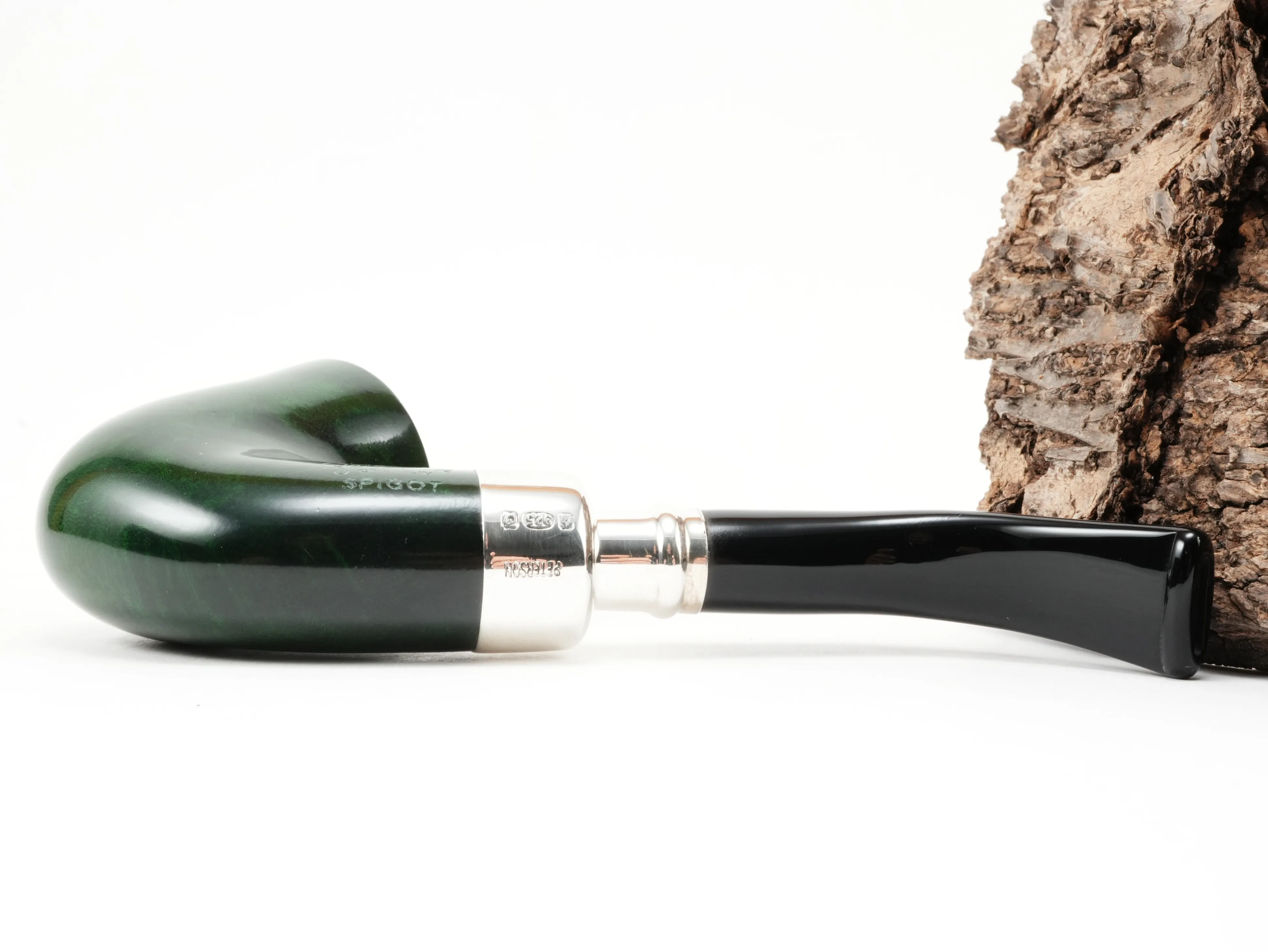 Unterseite der Peterson Spigot Green 05 Pfeife mit Stempelung Peterson of Dublin Spigot Made in Ireland 05 und Silber-Hallmarks