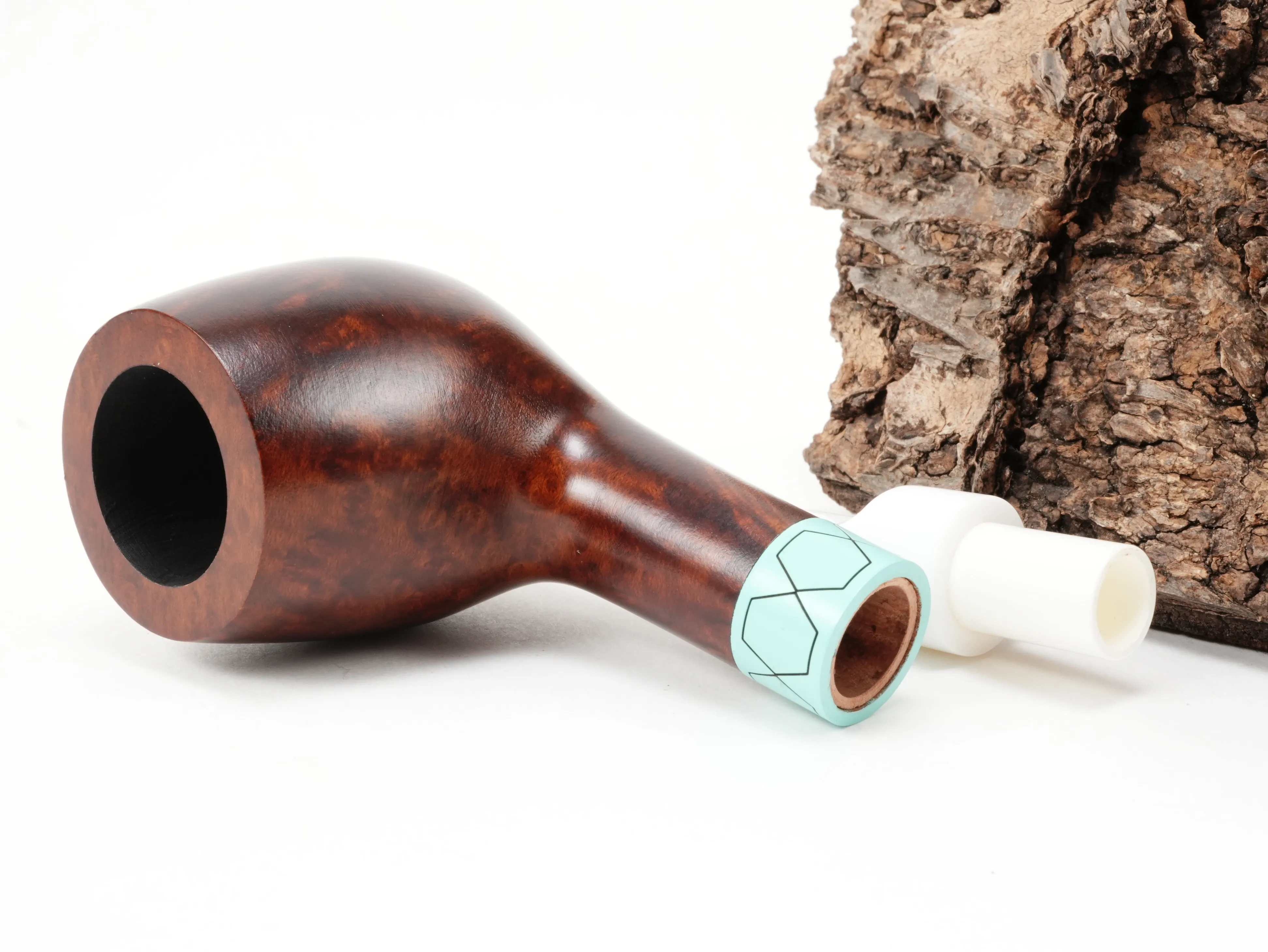 Zerlegte Vauen VELA 2403 Billiard-Pfeife mit Blick auf die 9mm Filterbohrung im Holm und den türkisgrünen Zierring