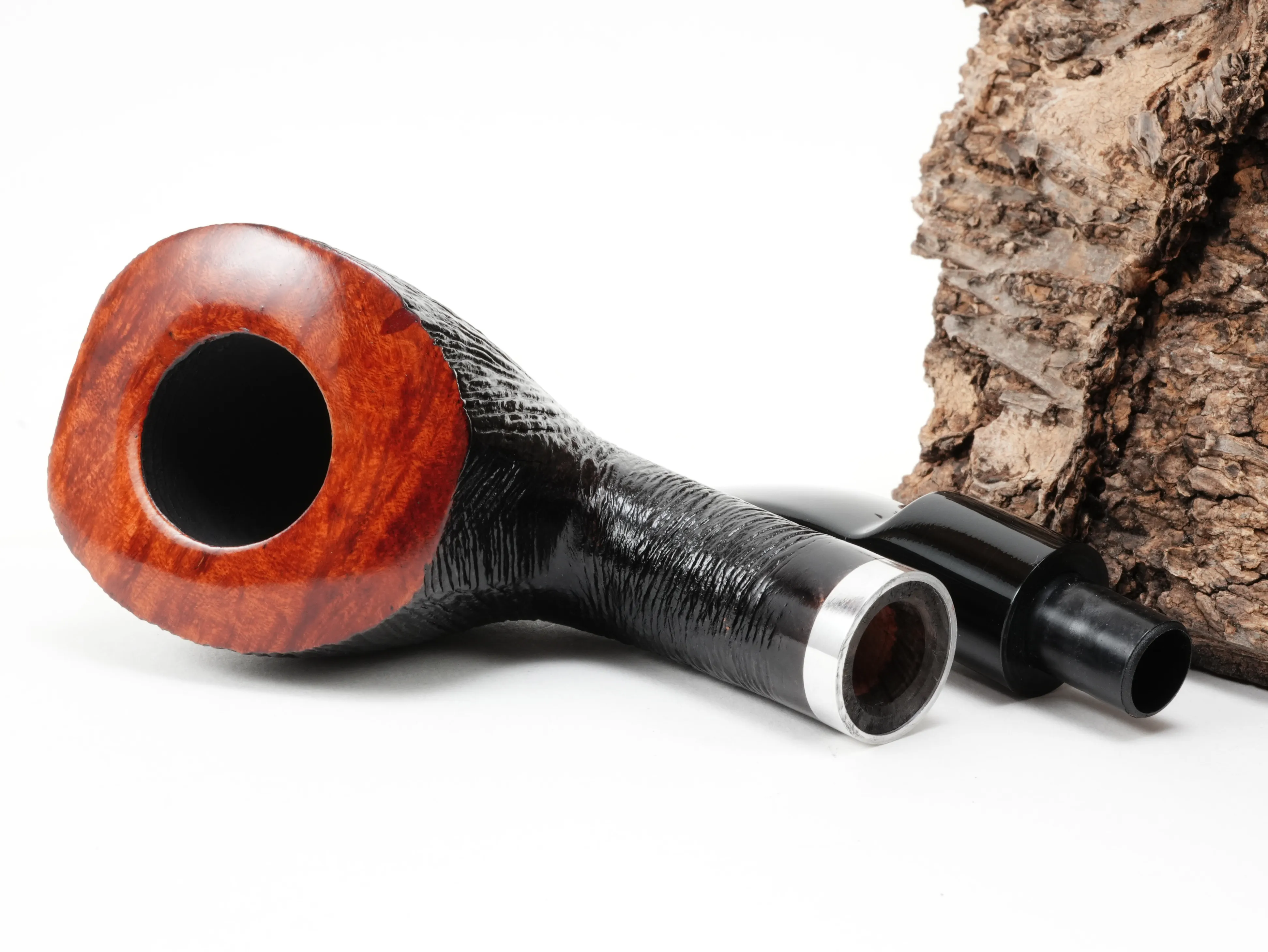 Zerlegte Stanwell København Brushed 409 Pfeife mit Blick auf die 9mm Filterbohrung und den Aluminiumring am Holmende