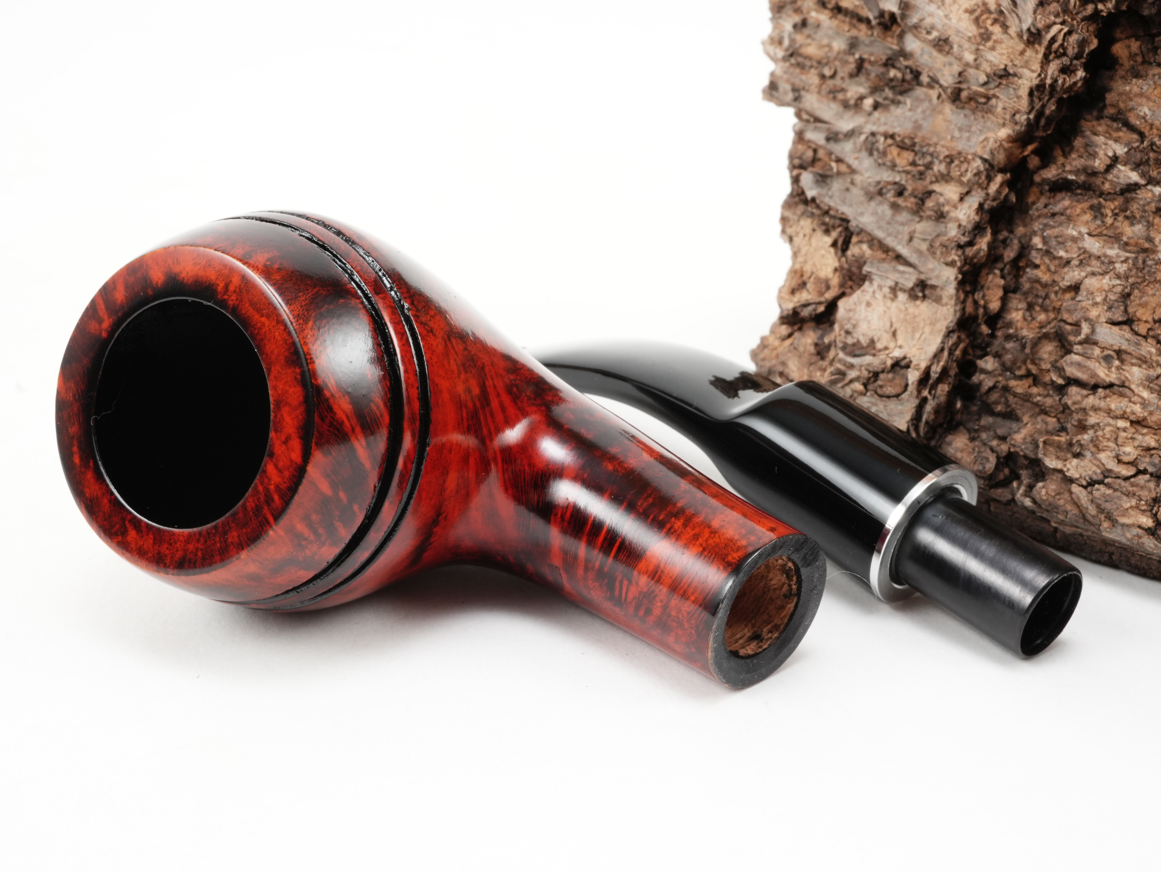 Zerlegte db Design Berlin Rügen rot 040/42 Pfeife mit Blick auf die 9mm Filterbohrung und den Zierring am Holmende