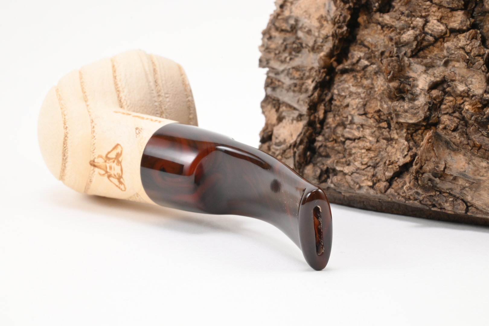 white_elephant_pipe_pfeife_etosha_3_4