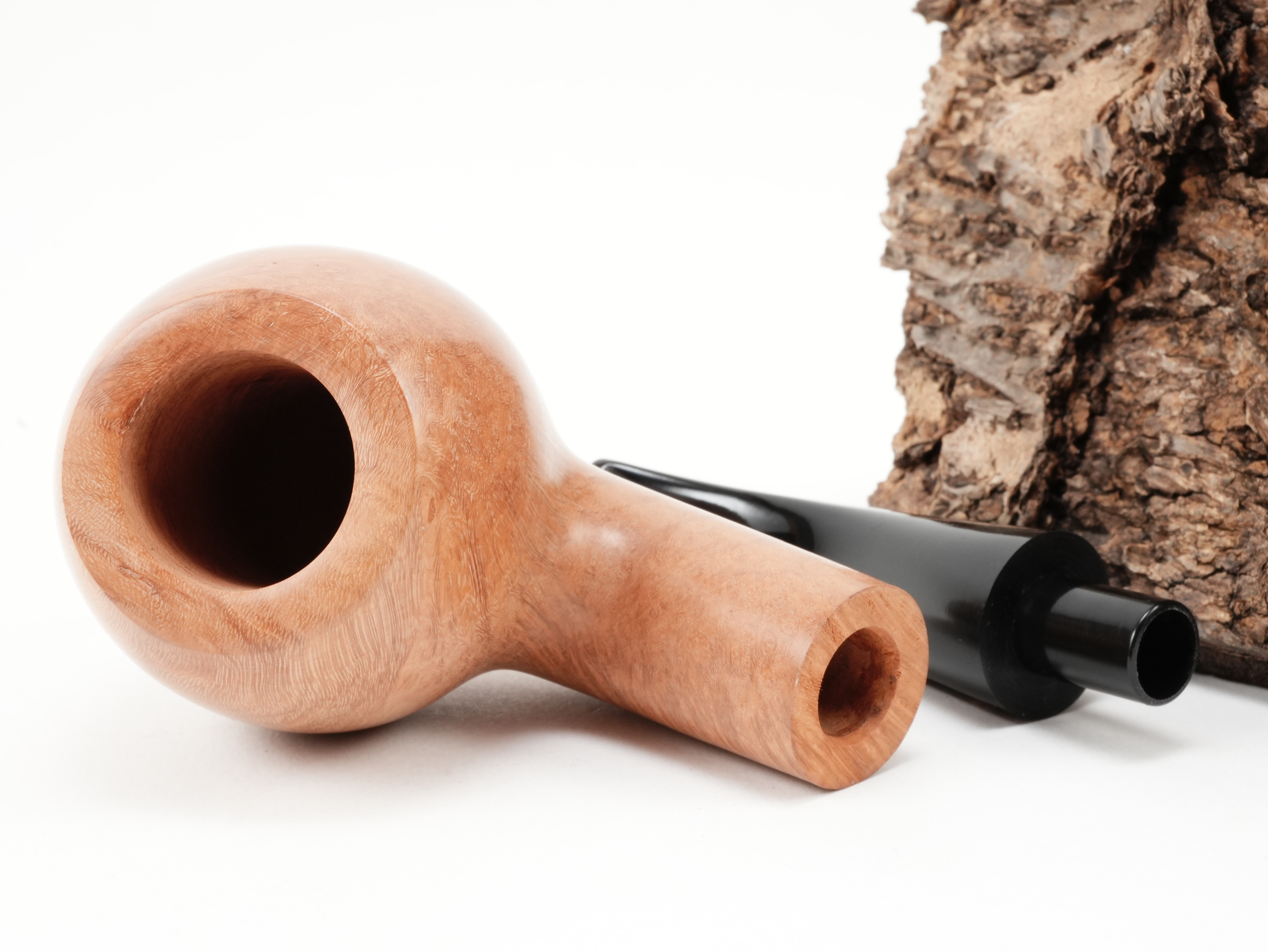 Zerlegte Stanwell Authentic Natural 185 mit Blick auf die Holmbohrung für 9mm Filter und den Mundstückzapfen