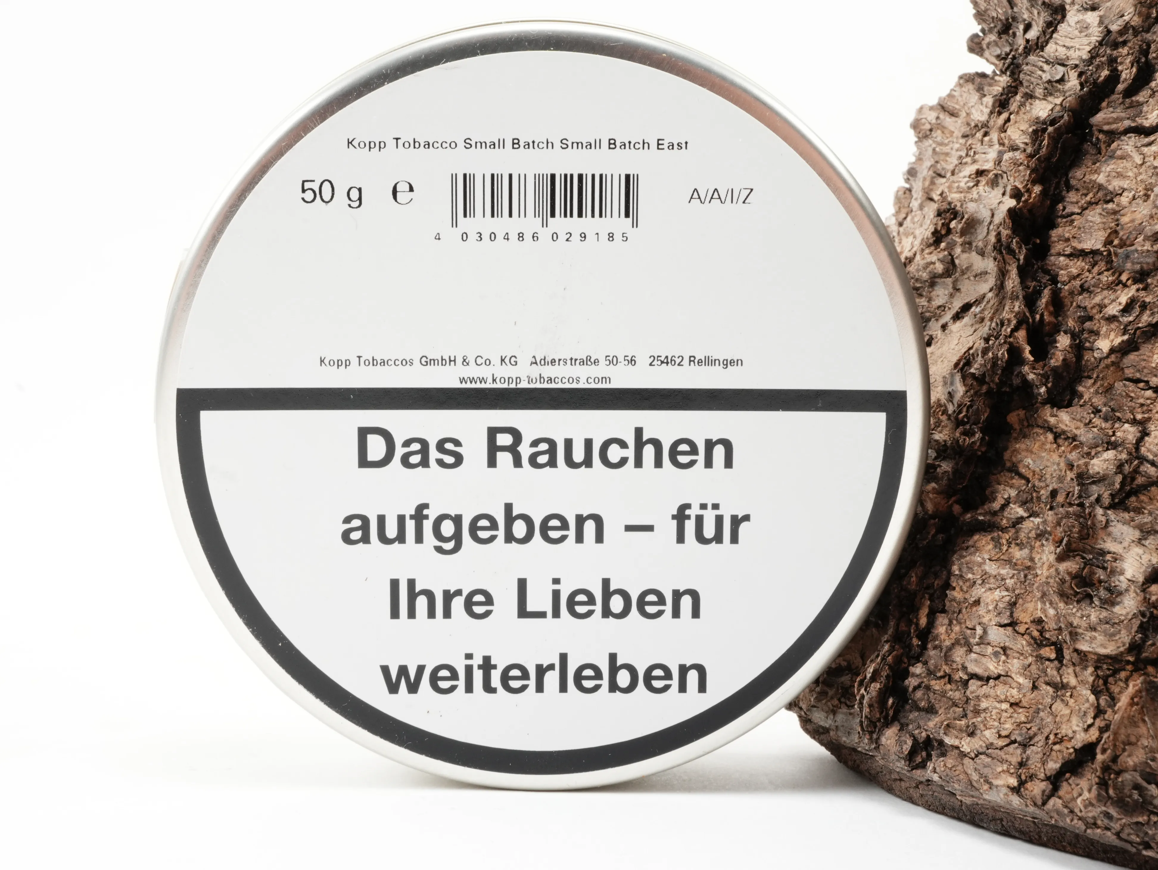 Dosenrücken des Kopp Tobaccos Small Batch Stormy East Pfeifentabaks mit Herstellerangaben und EAN-Barcode