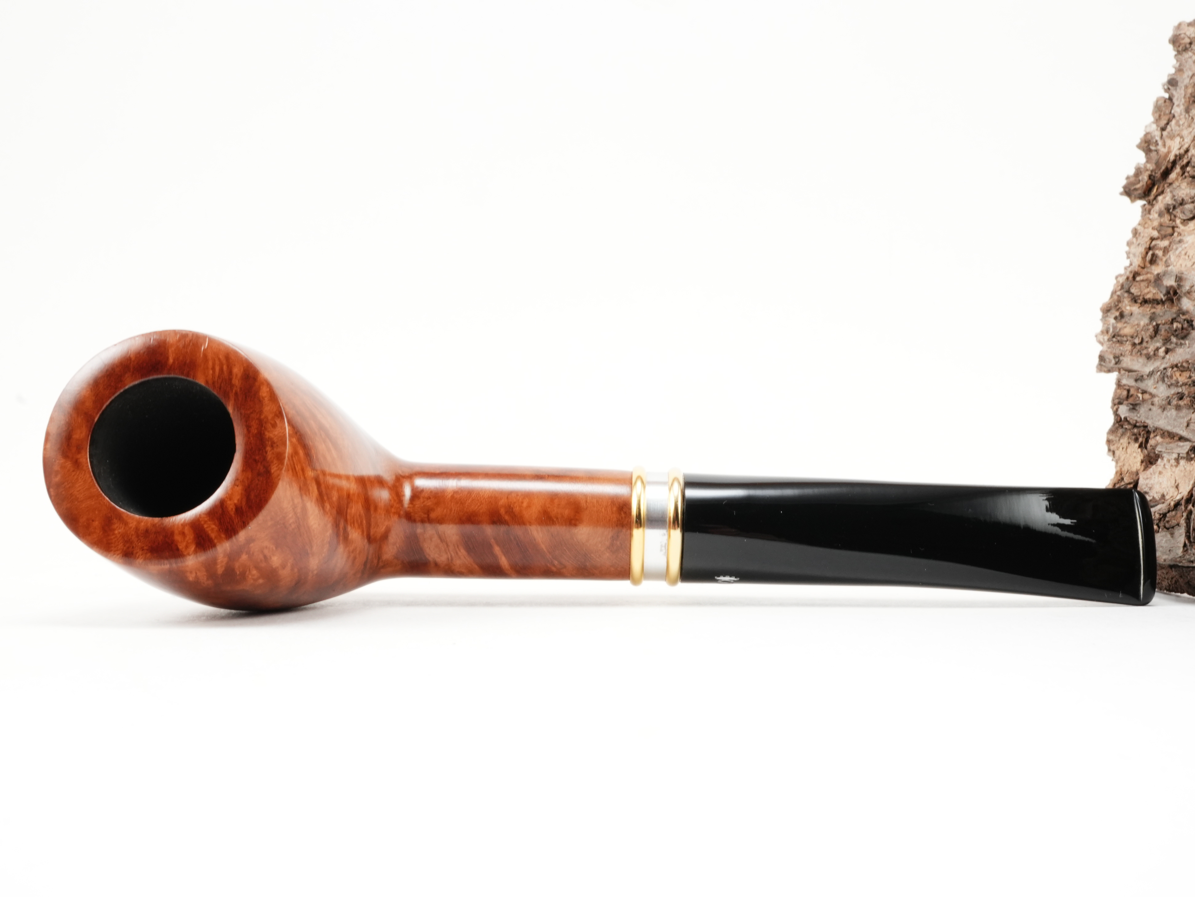 Flache Draufsicht auf die liegende Stanwell H.C. Andersen Light 1 im Albert-Shape mit feiner Bruyère-Maserung