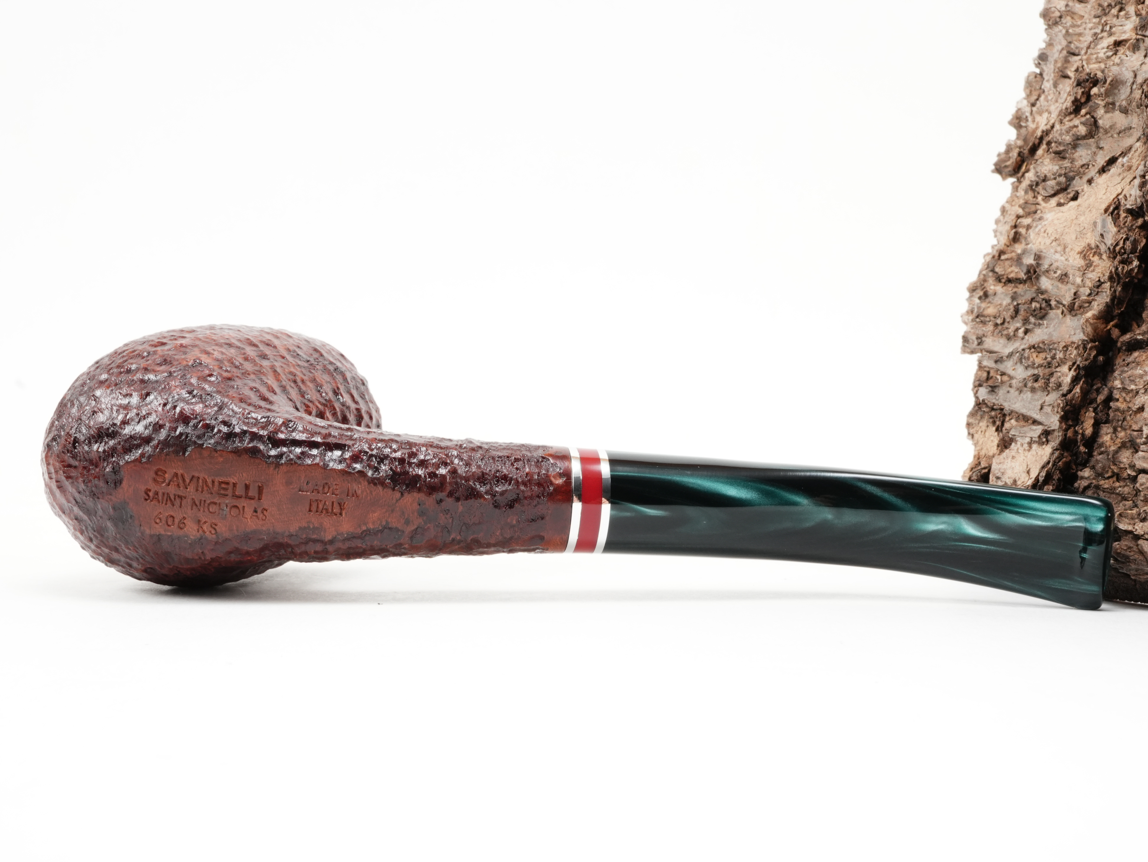 Unterseite der Savinelli Saint Nicholas 2026 606 KS mit glatter Fläche und Stempelung SAVINELLI SAINT NICHOLAS MADE IN ITALY 606 KS