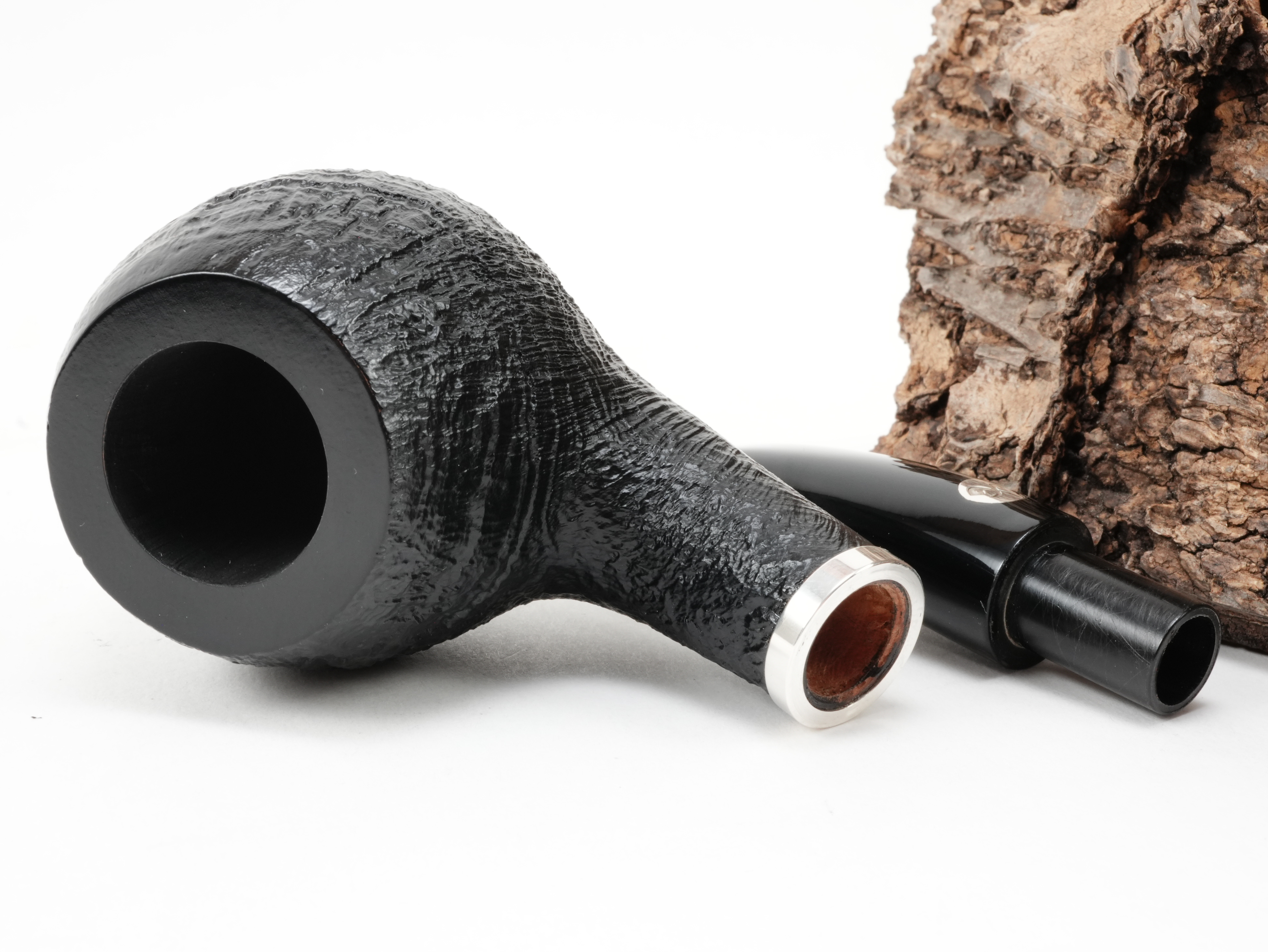 Zerlegte Vauen Tradition Sand 042 Pfeife mit Blick auf die 9mm Filterbohrung des Holms und den Sterling-Silberring am Holmende