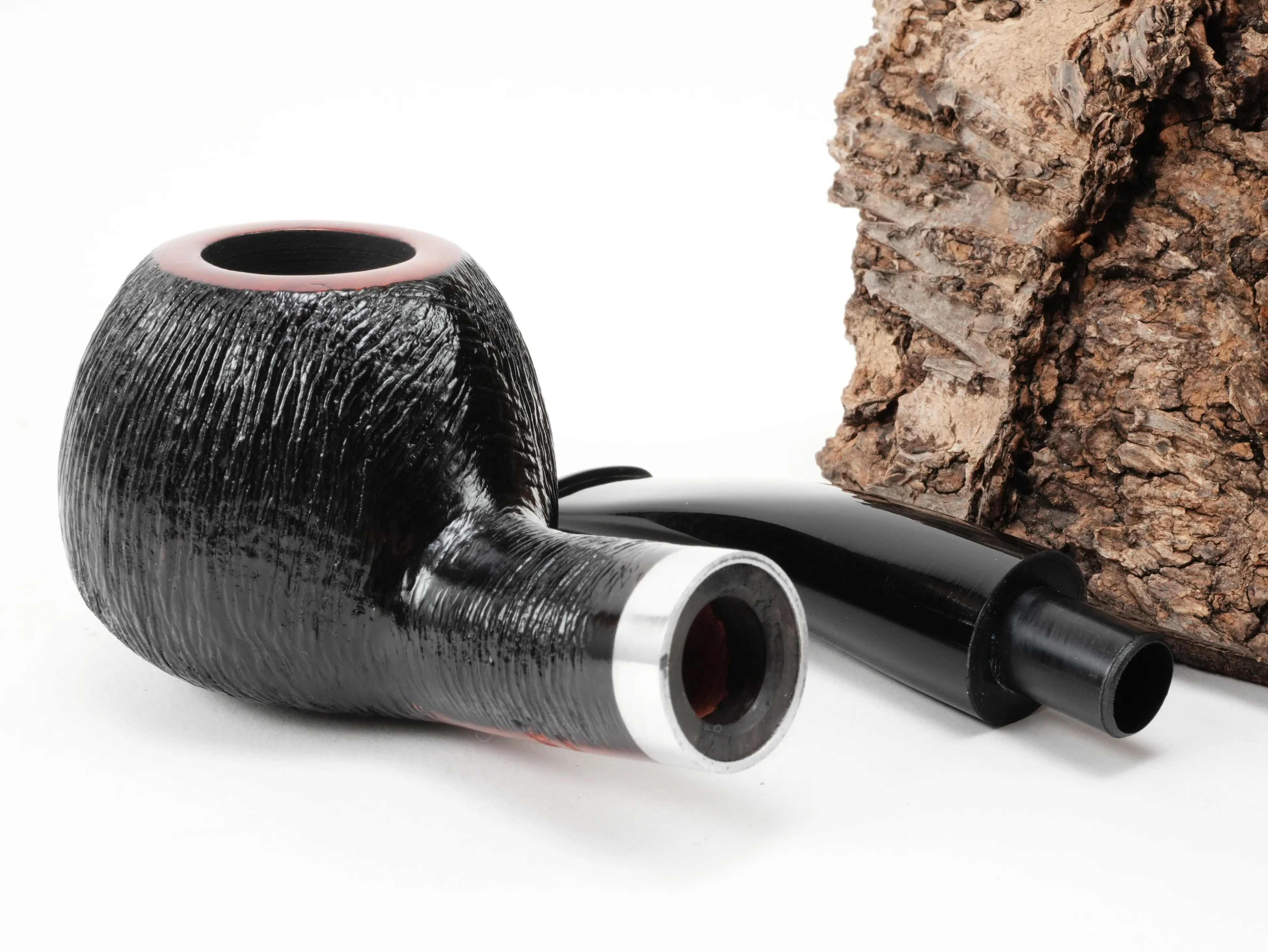Zerlegte Stanwell København Brushed 109 Pfeife mit Blick auf die 9mm Filterbohrung und den Aluminiumring am Holmende