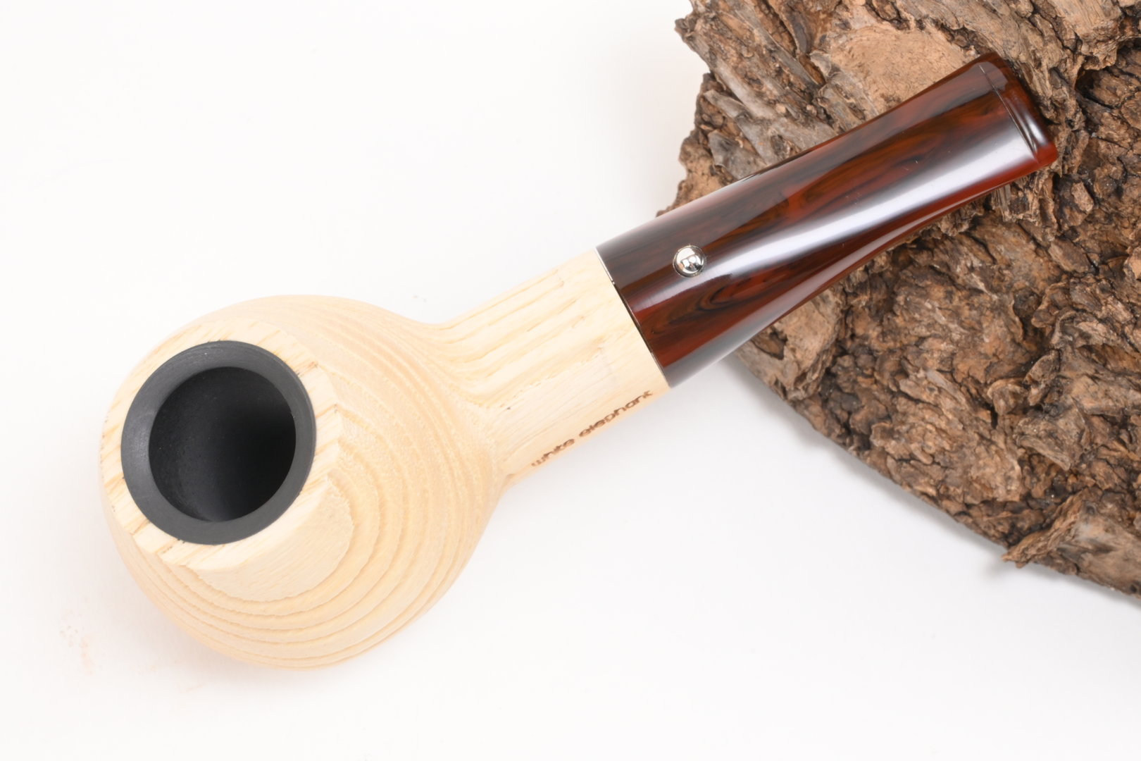 white_elephant_pipe_pfeife_etosha_5_3