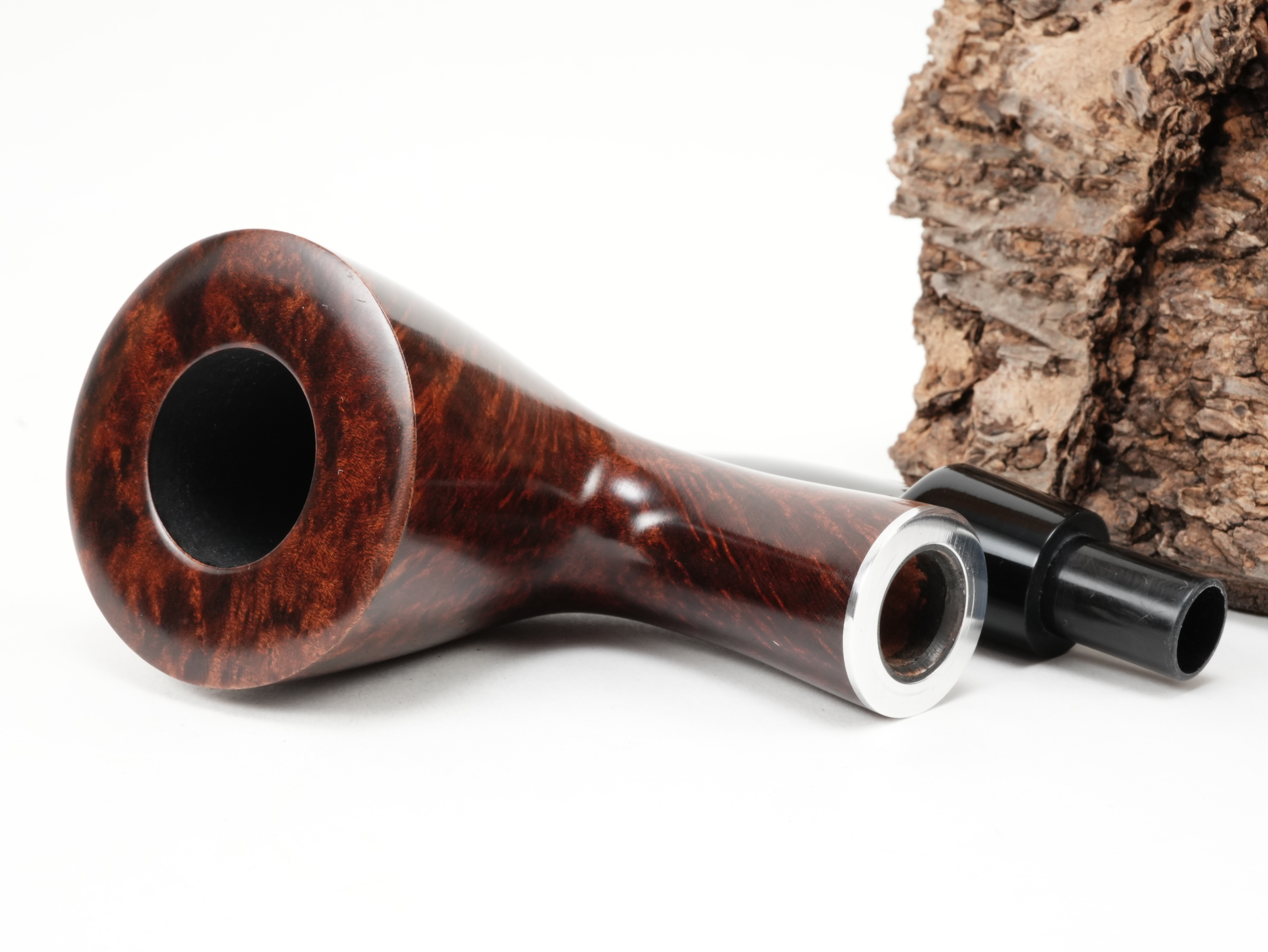Zerlegte Stanwell H.C. Andersen Braun 6 mit Blick auf die 9mm Filterbohrung im Holm und den Zapfen des kurzen Mundstücks