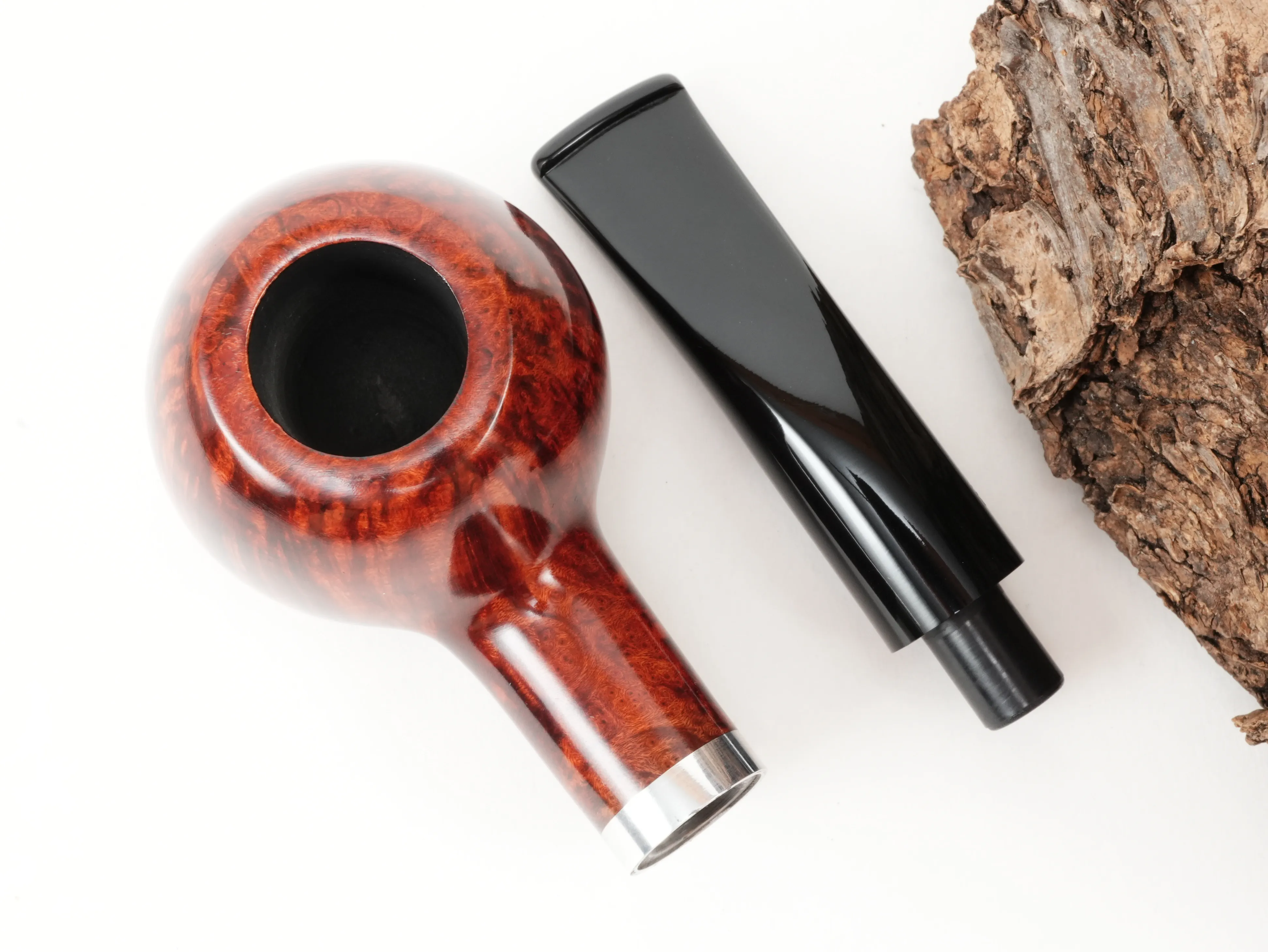 Draufsicht auf die zerlegte Stanwell København Terracotta 109 Pfeife mit getrenntem glattem Brandy-Pfeifenkopf und schwarzem Mundstück