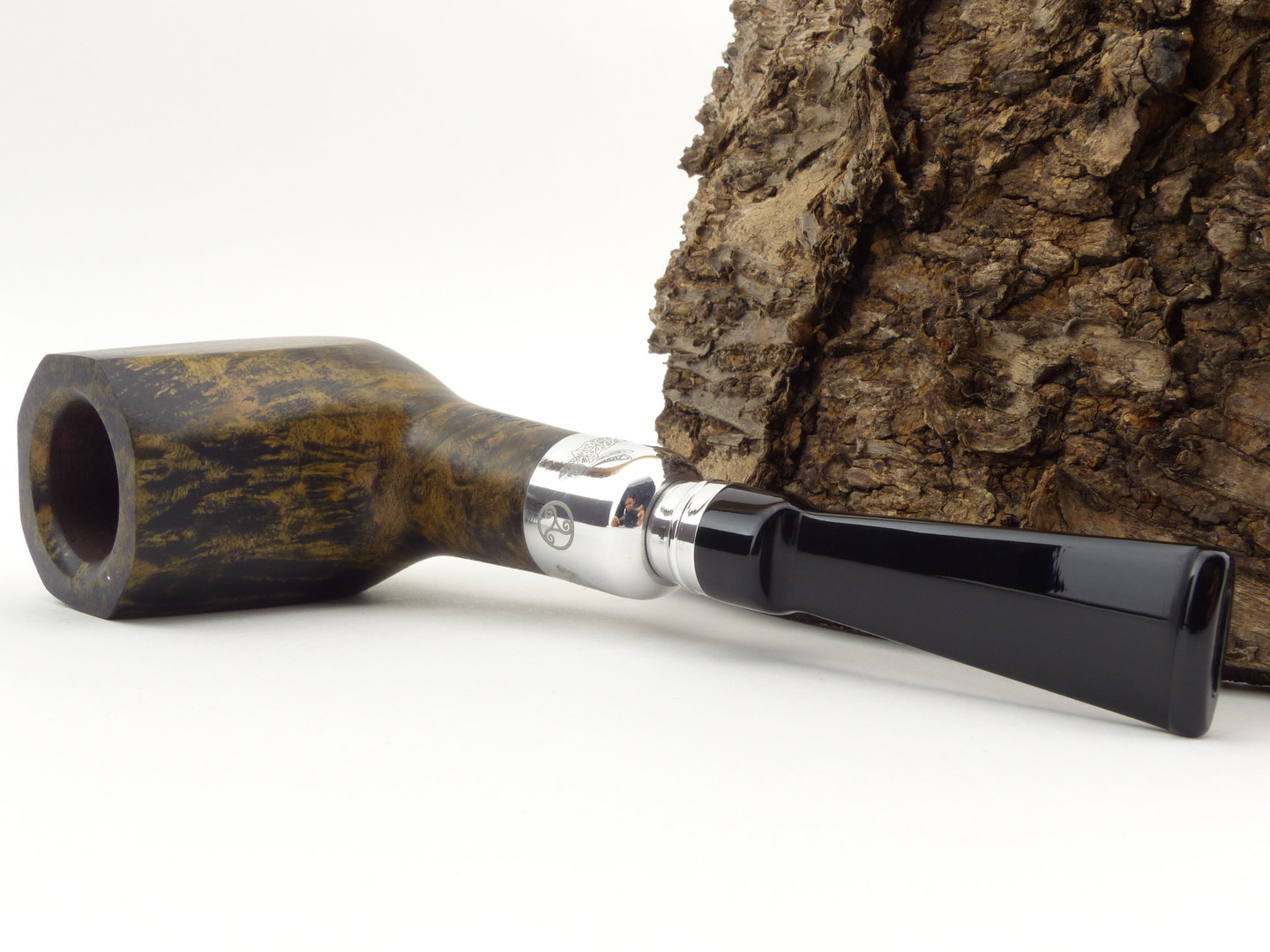 Rattrays_pipe_of_the_year_Jahrespfeife_2023_contrast_5