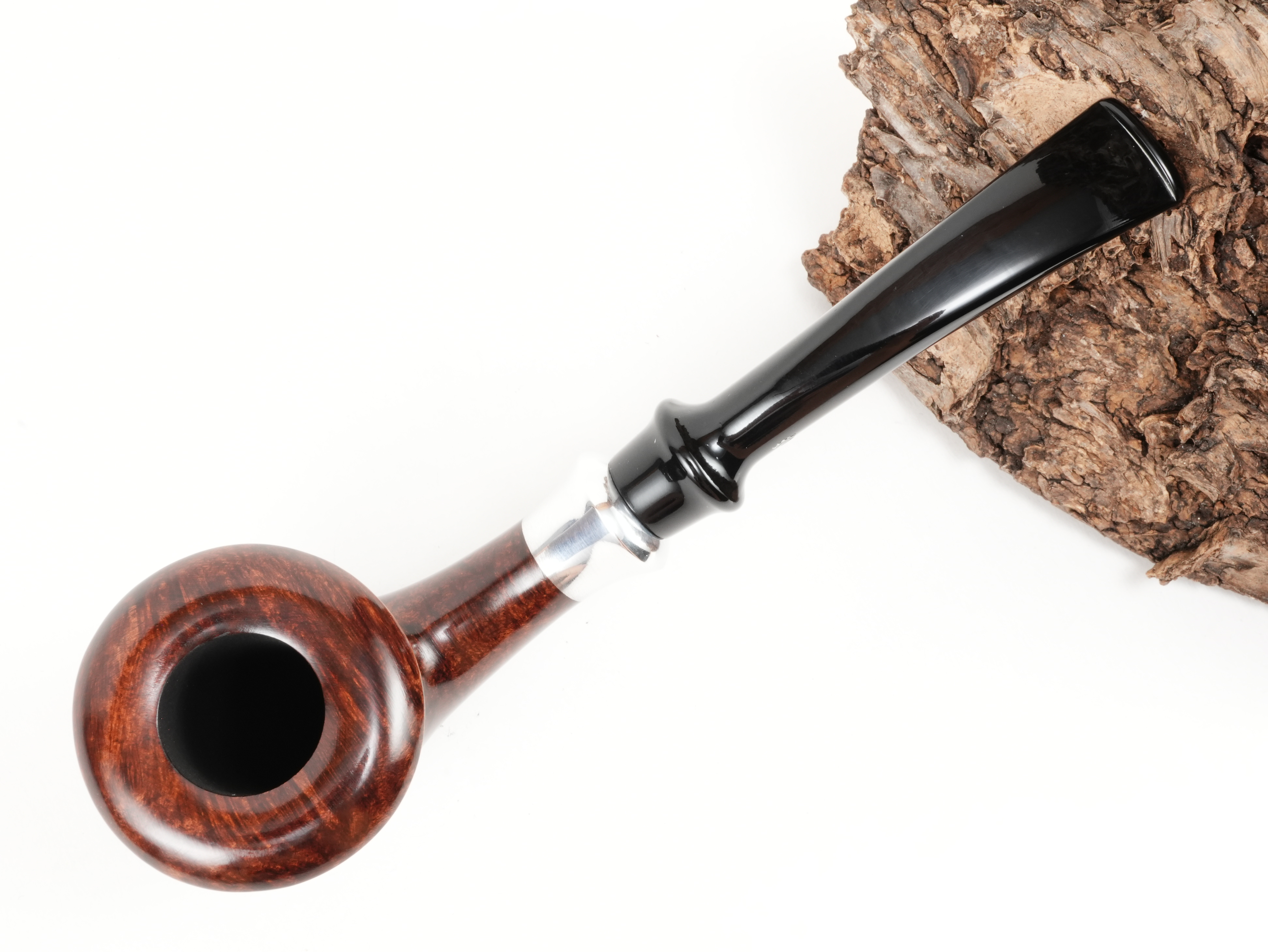 Stehende Stanwell H.C. Andersen Calabash in der Draufsicht mit kurzem Acrylmundstück und Blick in die Tabakkammer