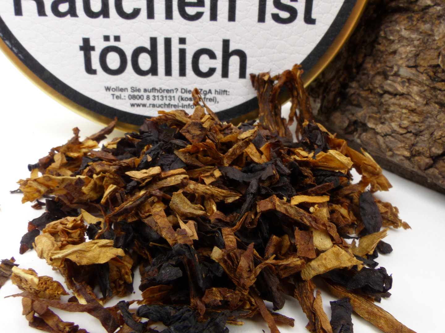 white_elephant_pfeifentabak_serengeti_5