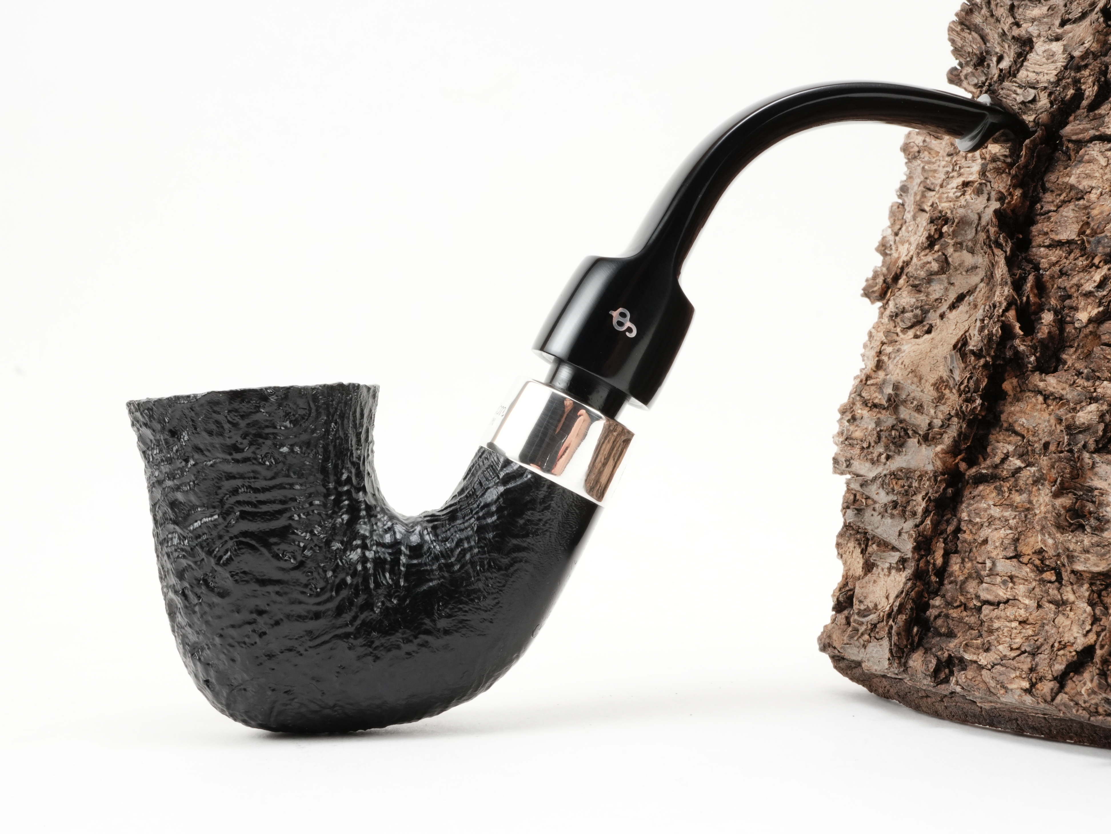 Seitenansicht der Peterson Deluxe System XL5s Bent-Pfeife mit klassischer System-Lücke am Silberring