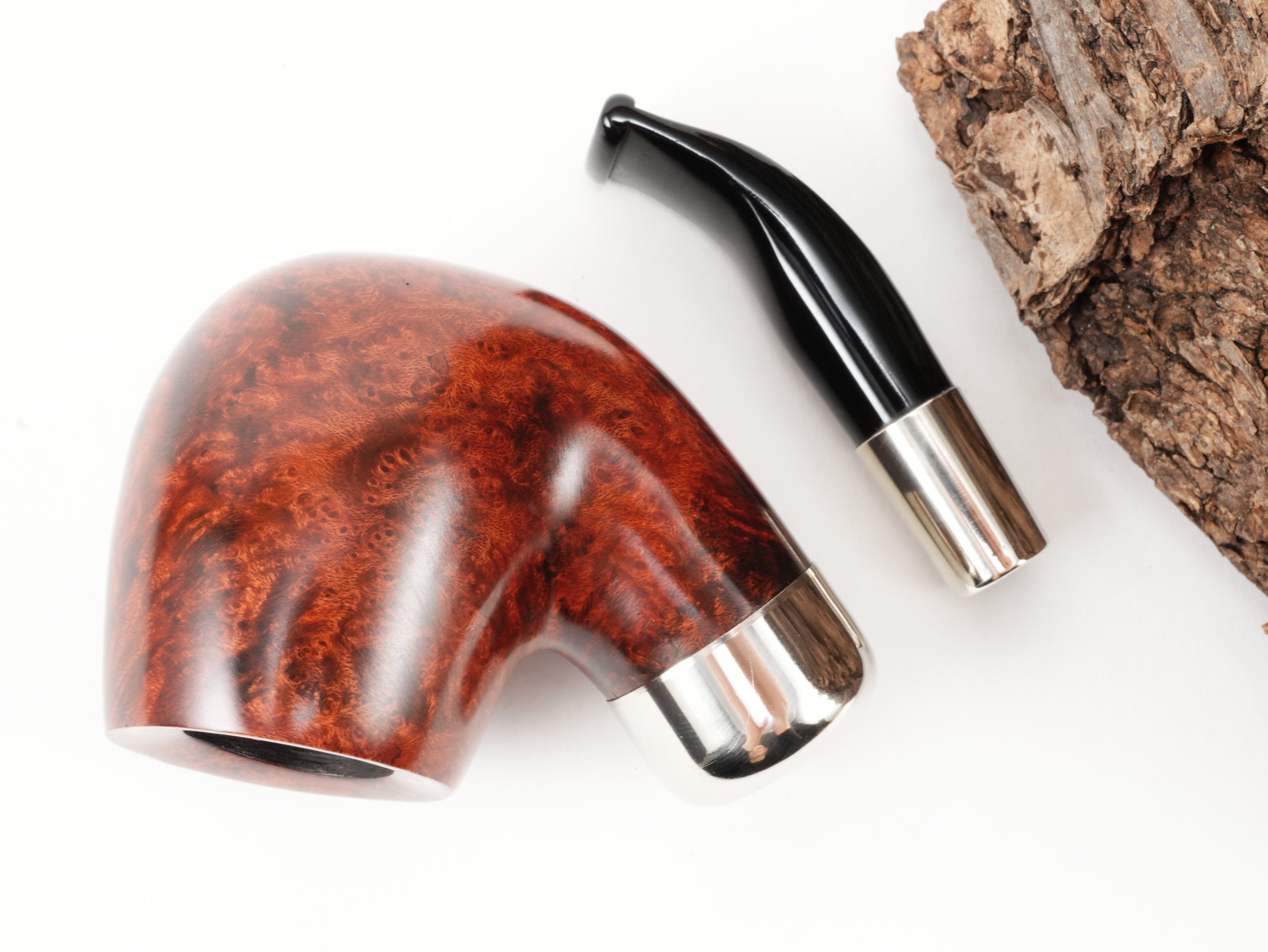 Draufsicht auf die zerlegte db Design Berlin Captain 052 Pfeife mit getrenntem rotbraunem Classic-Pfeifenkopf und Spigot-Mundstück